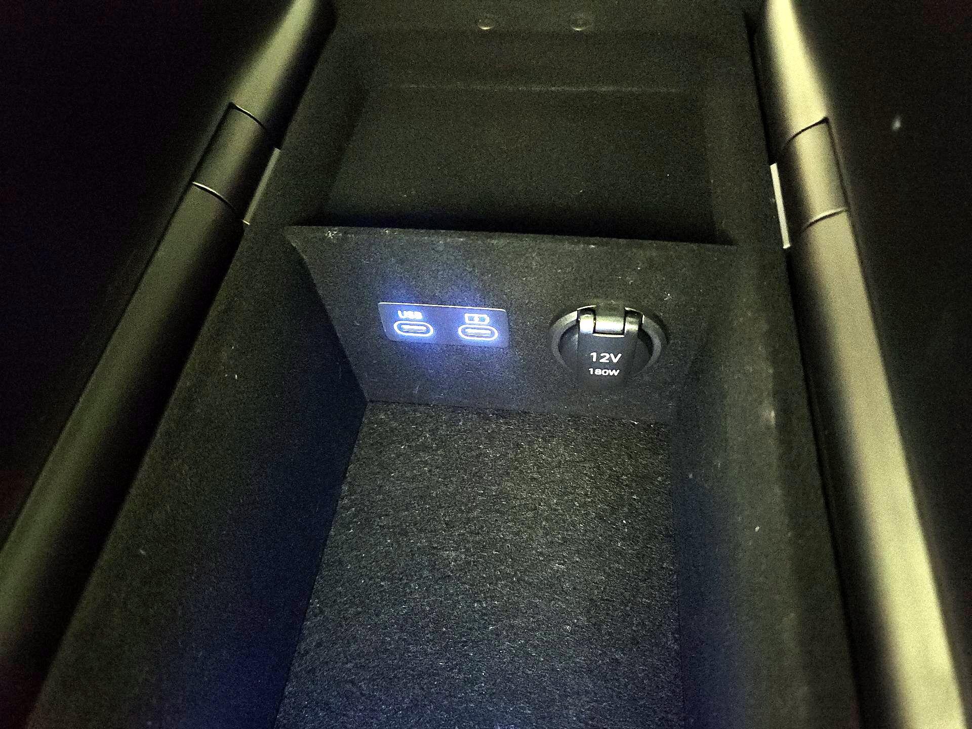 Thumbnail: 2023 Genesis G90 - 19