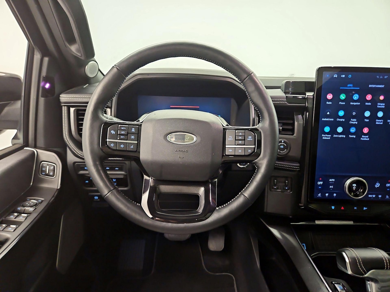 2023 Ford F-150 Lightning Platinum - Photo 11