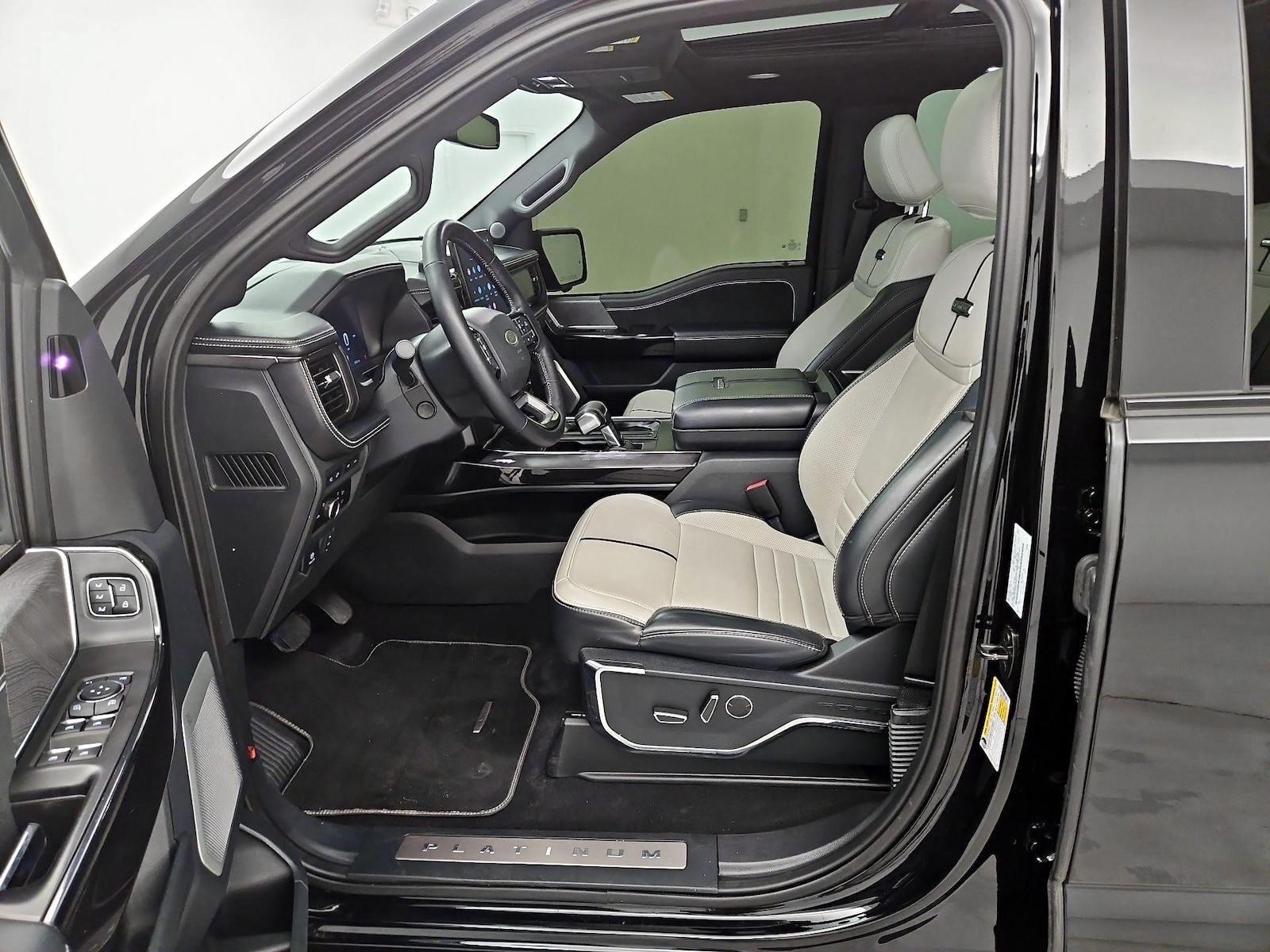 2023 Ford F-150 Lightning Platinum - Photo 12