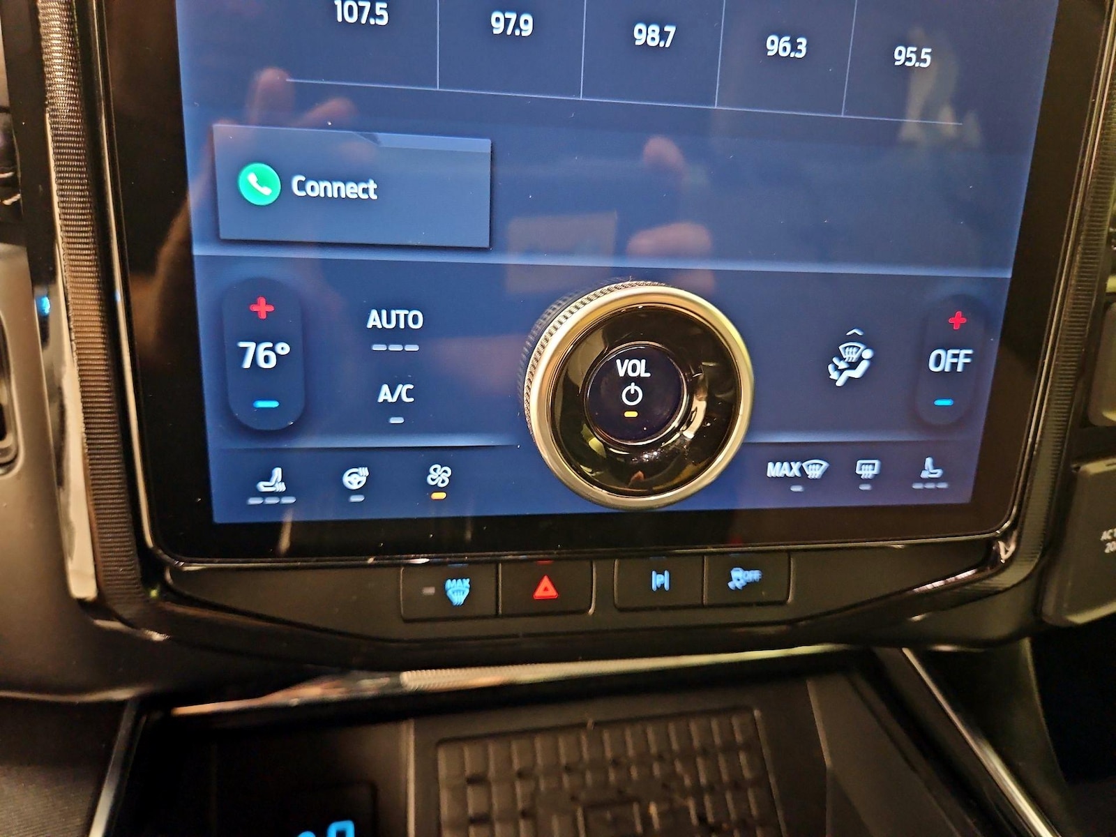 2023 Ford F-150 Lightning Platinum - Photo 17