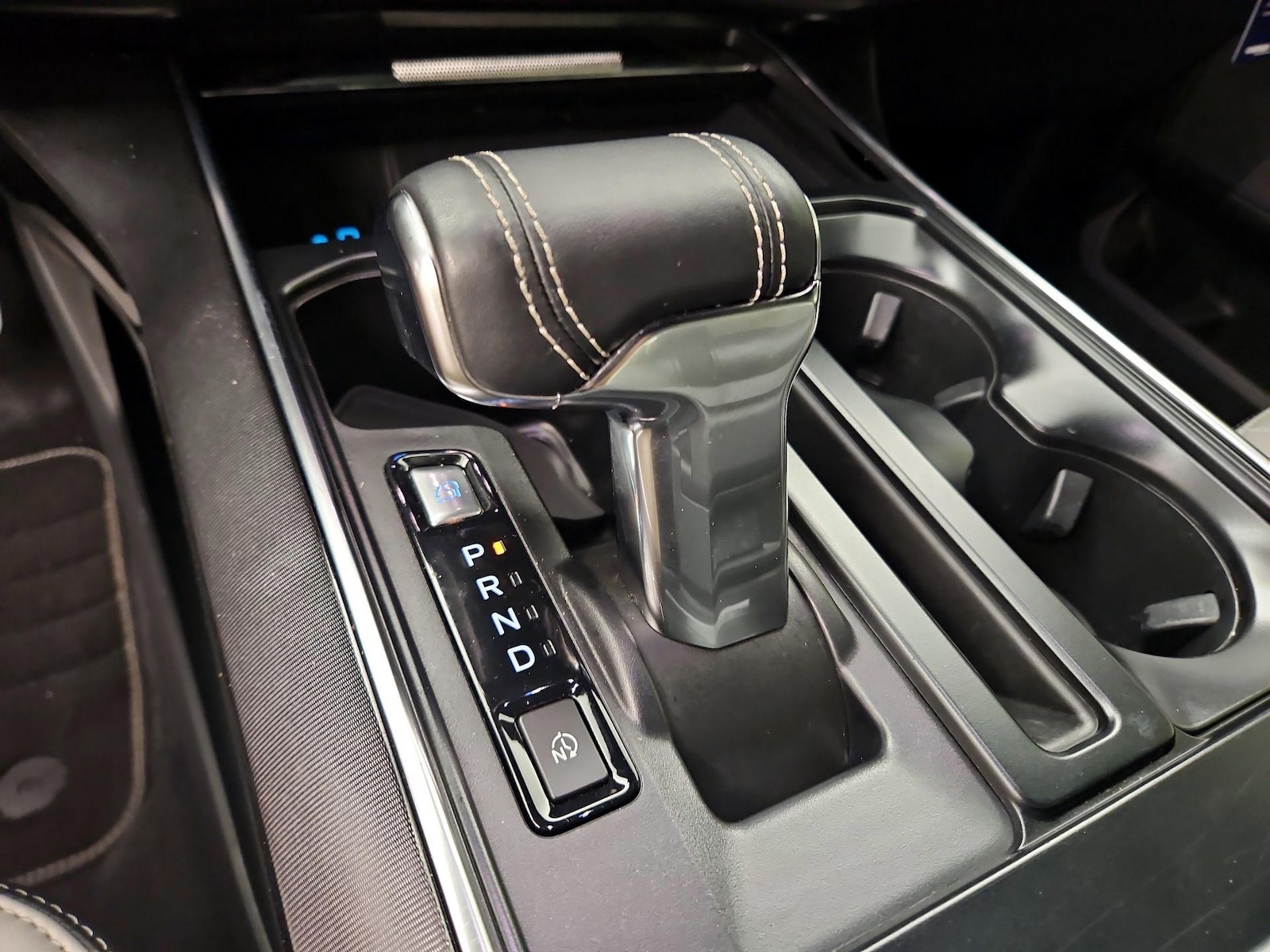 2023 Ford F-150 Lightning Platinum - Photo 18