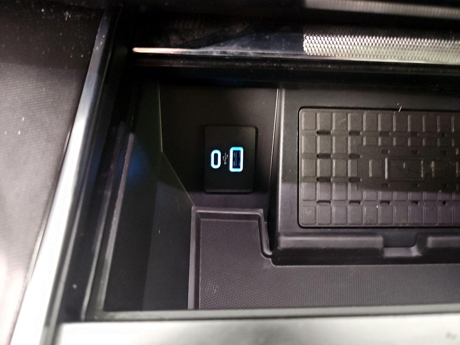2023 Ford F-150 Lightning Platinum - Photo 19