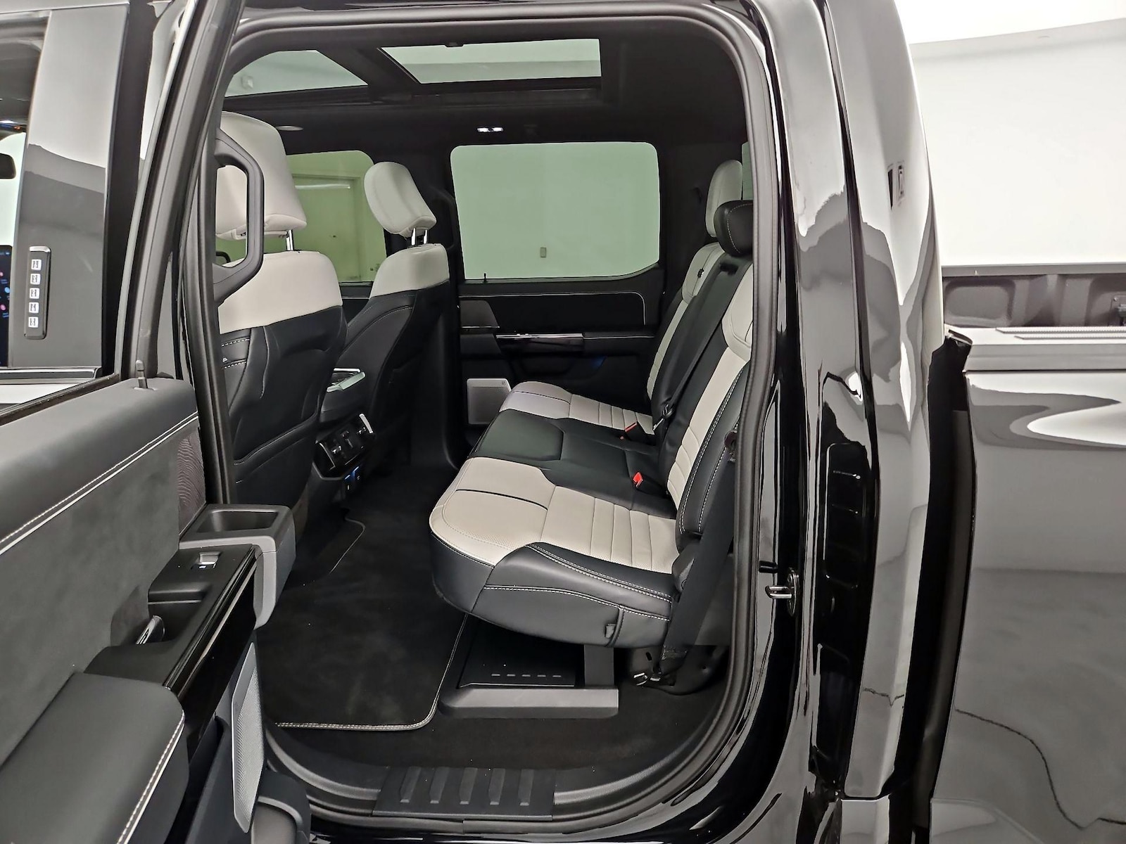 2023 Ford F-150 Lightning Platinum - Photo 21