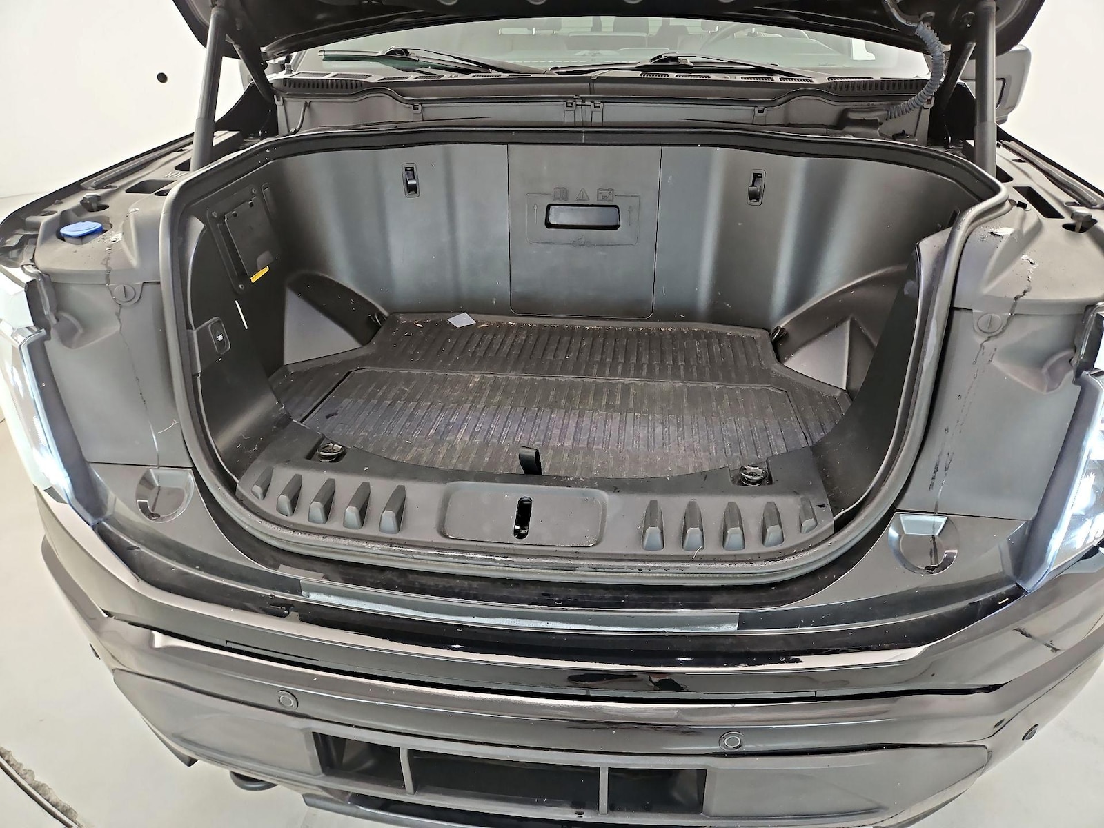 2023 Ford F-150 Lightning Platinum - Photo 23