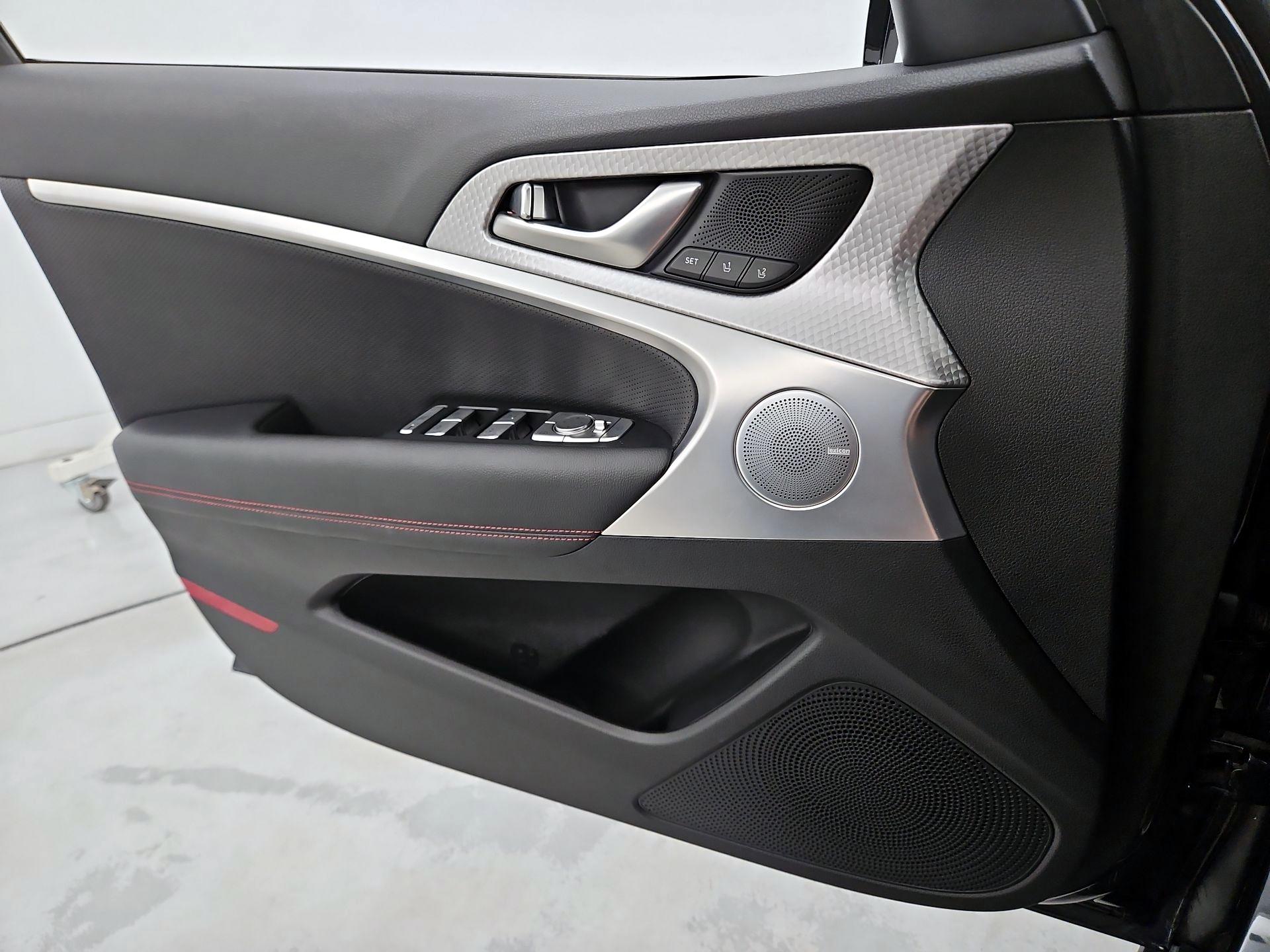 Thumbnail: 2023 Genesis G70 - 12