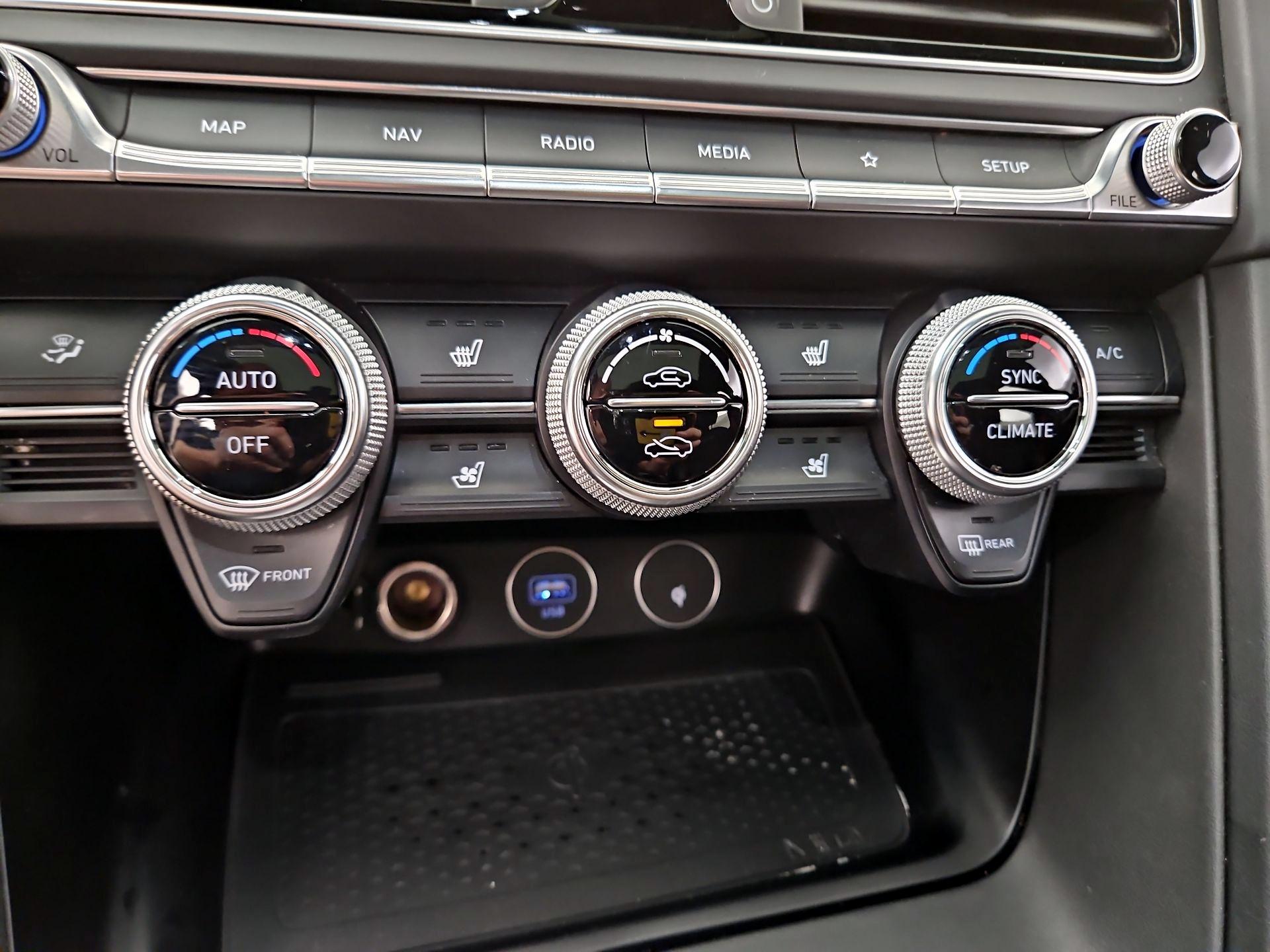 Thumbnail: 2023 Genesis G70 - 17