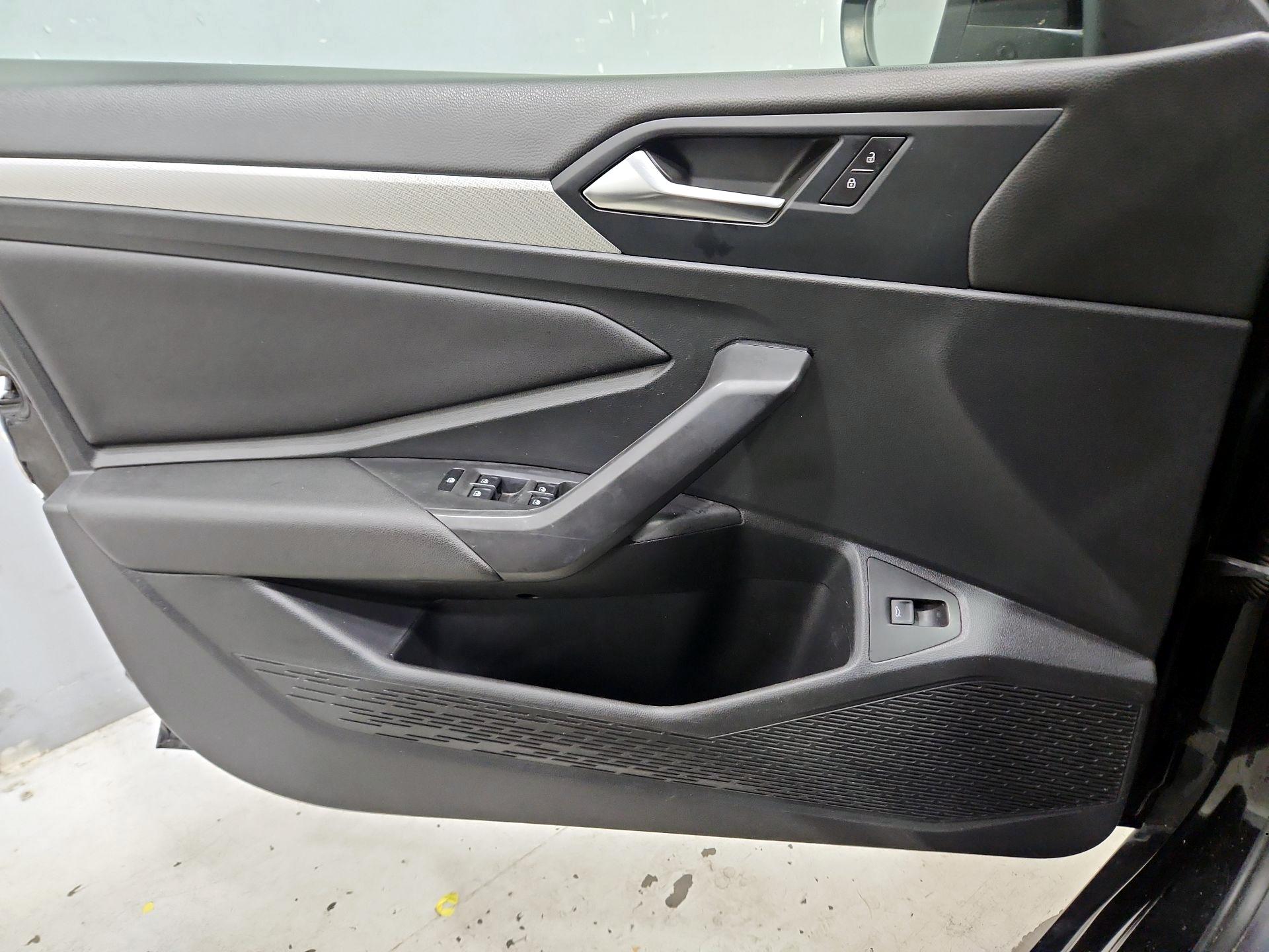 Thumbnail: 2019 Volkswagen Jetta - 12