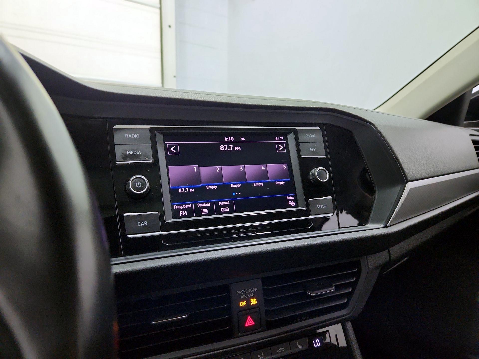 Thumbnail: 2019 Volkswagen Jetta - 15