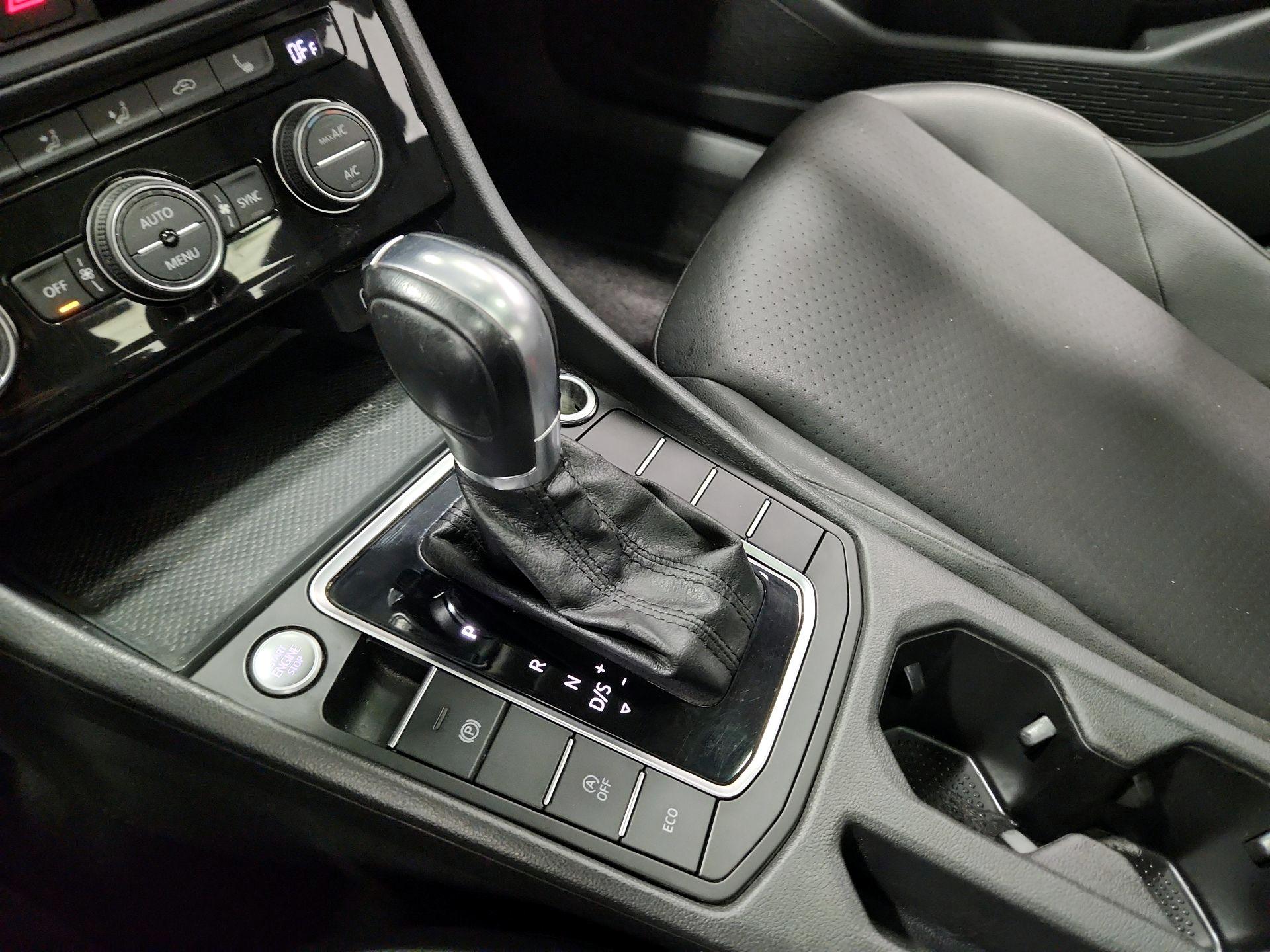 Thumbnail: 2019 Volkswagen Jetta - 17