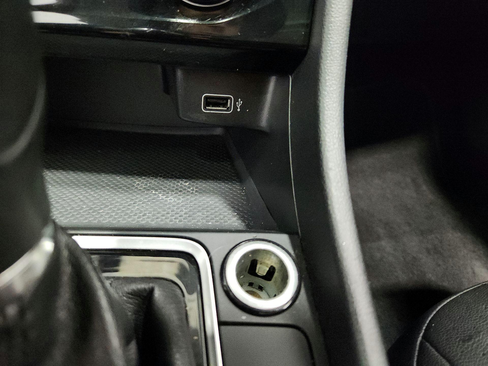 Thumbnail: 2019 Volkswagen Jetta - 18