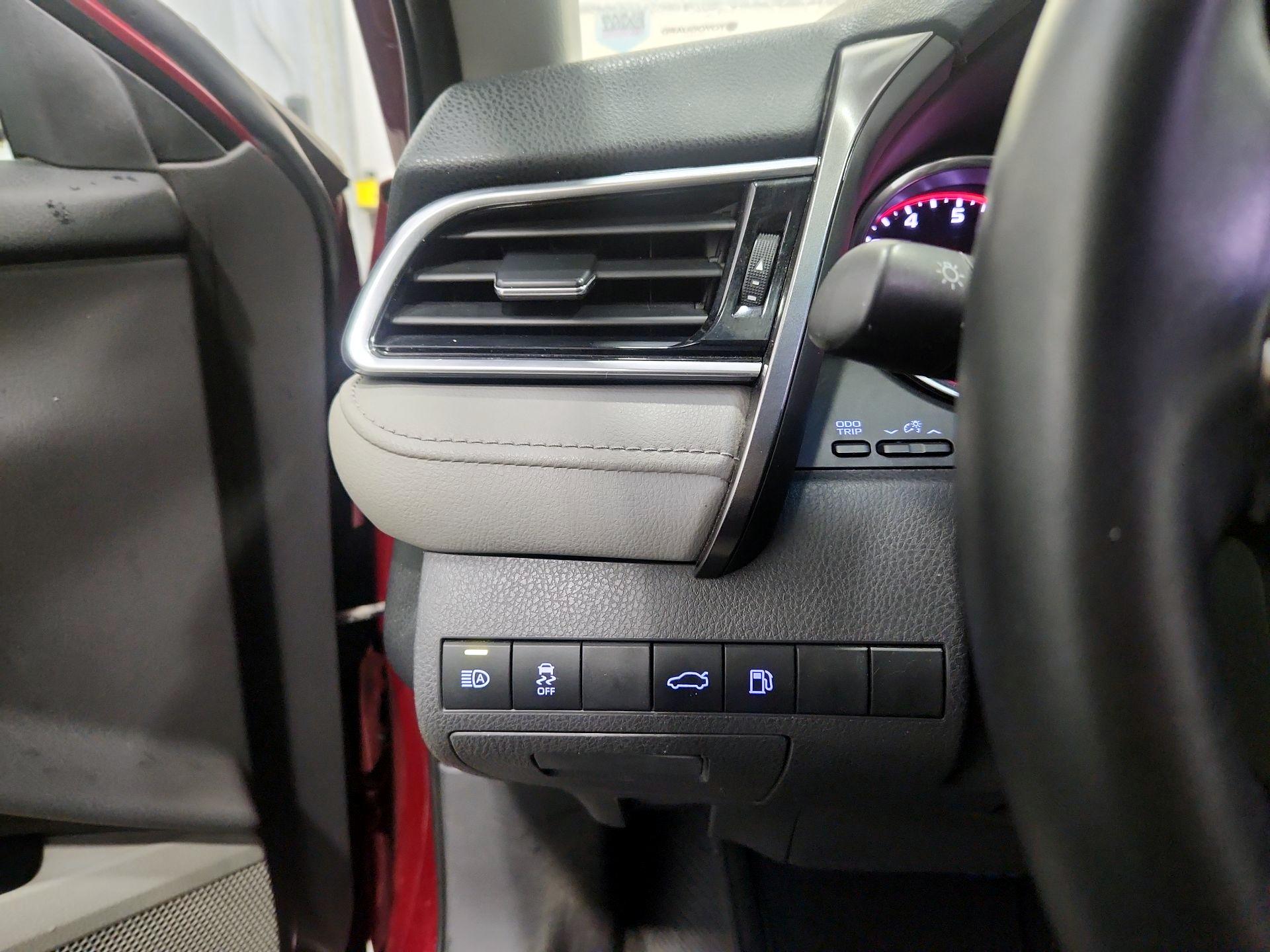 Thumbnail: 2018 Toyota Camry - 13