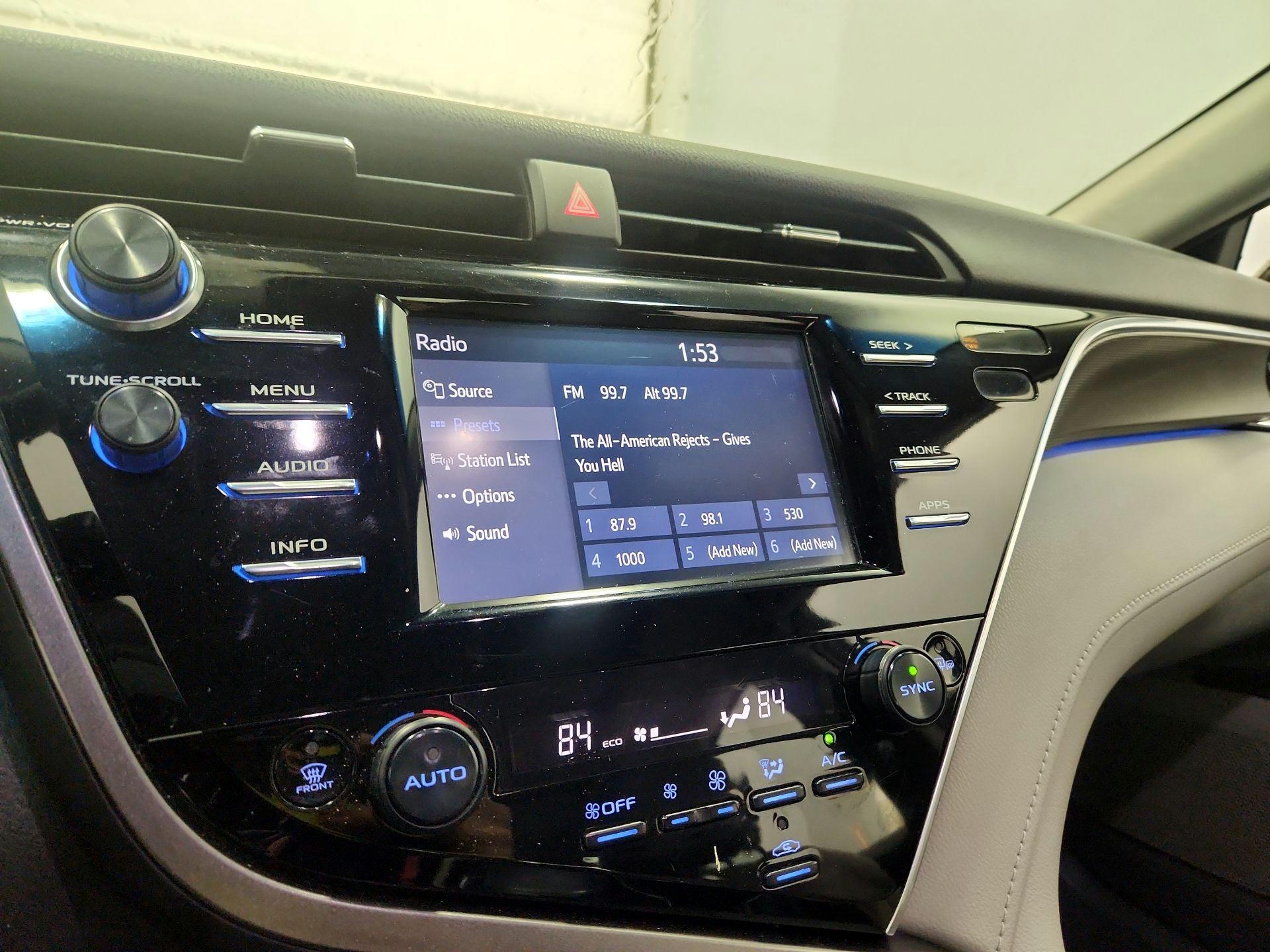 Thumbnail: 2018 Toyota Camry - 15