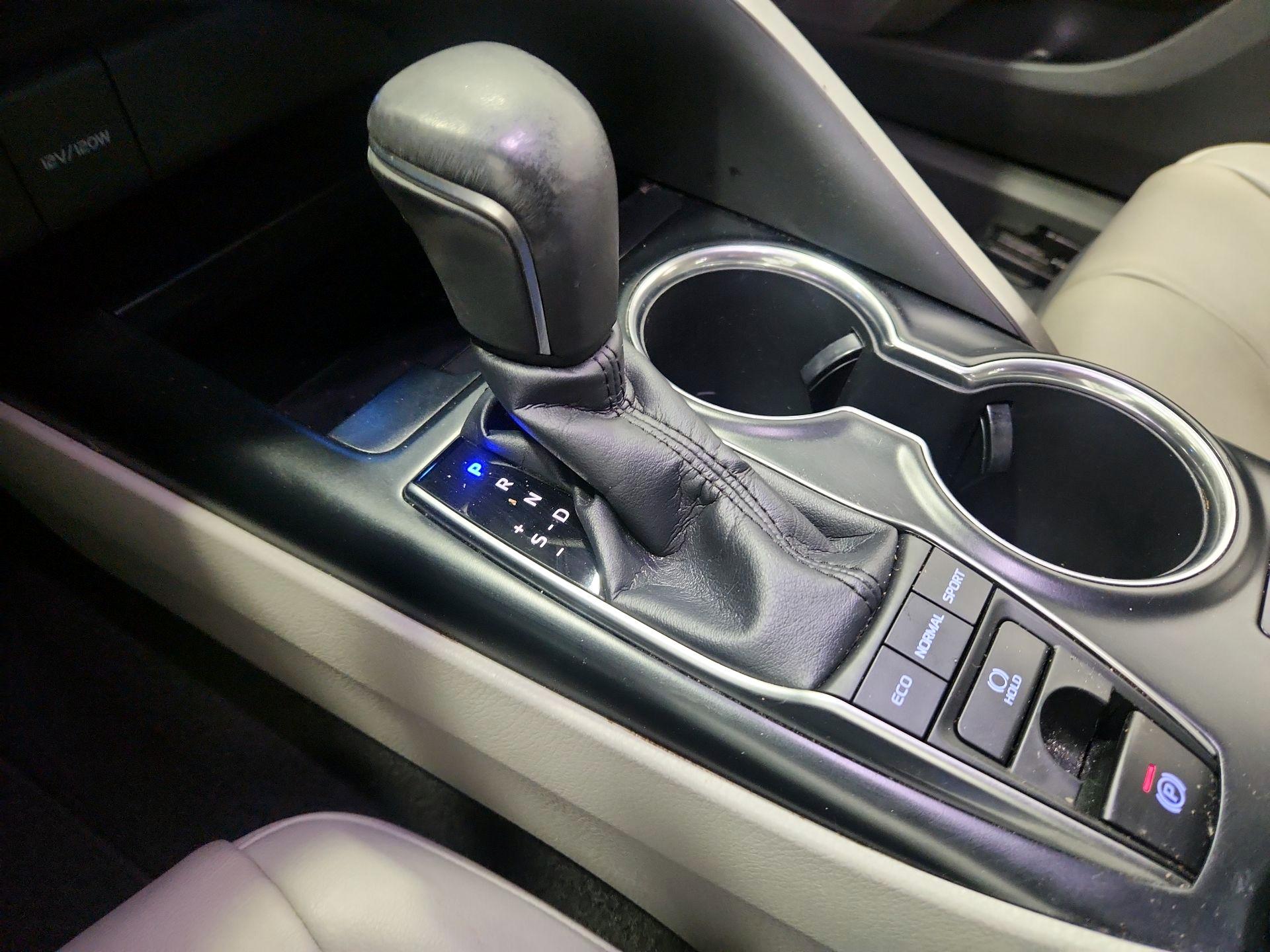 Thumbnail: 2018 Toyota Camry - 17