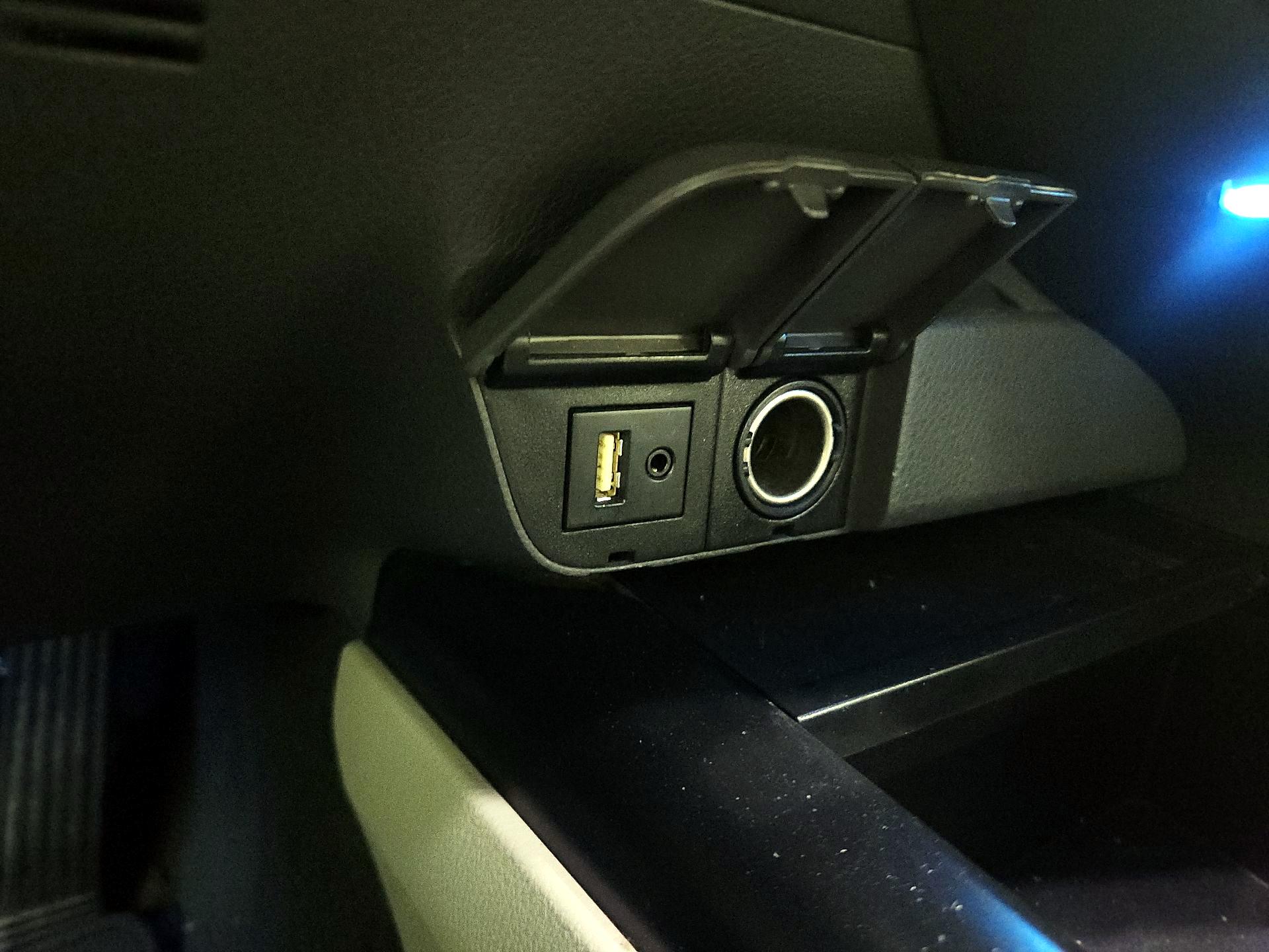 Thumbnail: 2018 Toyota Camry - 18