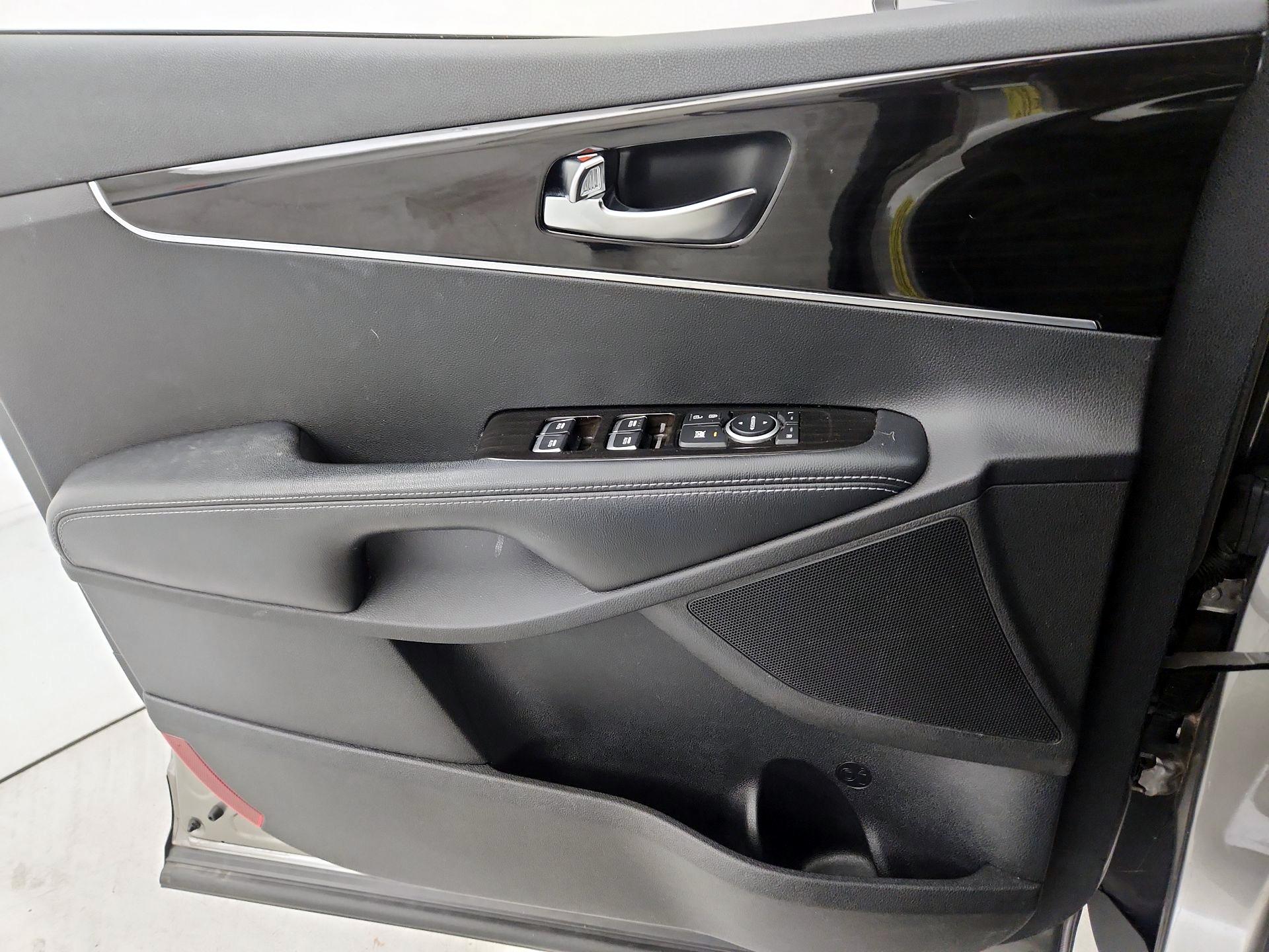 Thumbnail: 2019 Kia Sorento - 12