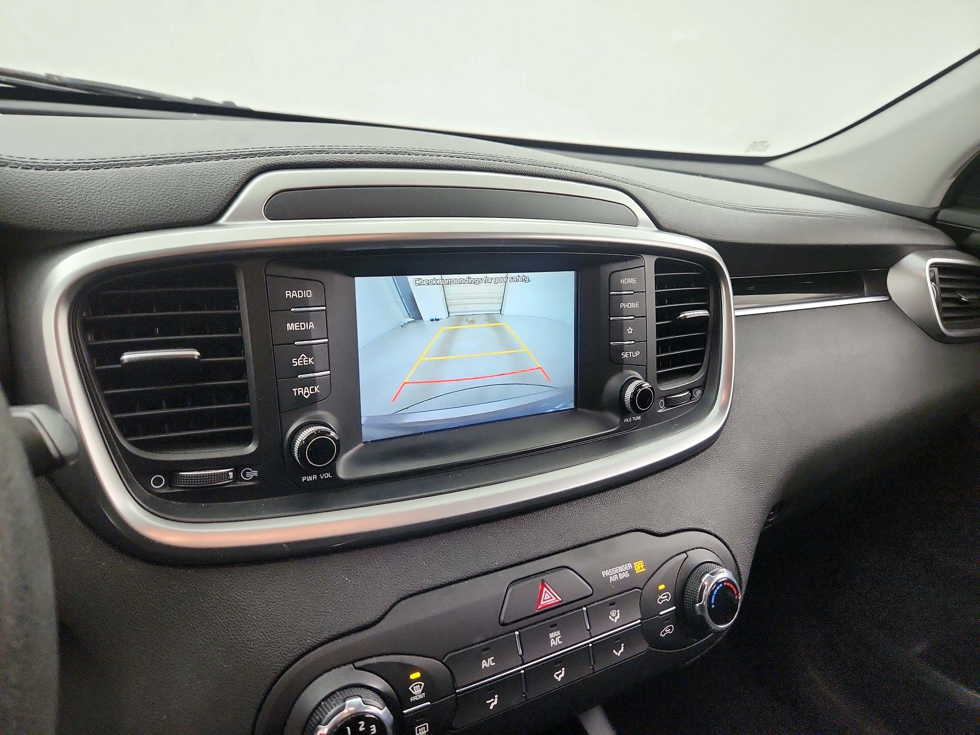 Thumbnail: 2019 Kia Sorento - 14