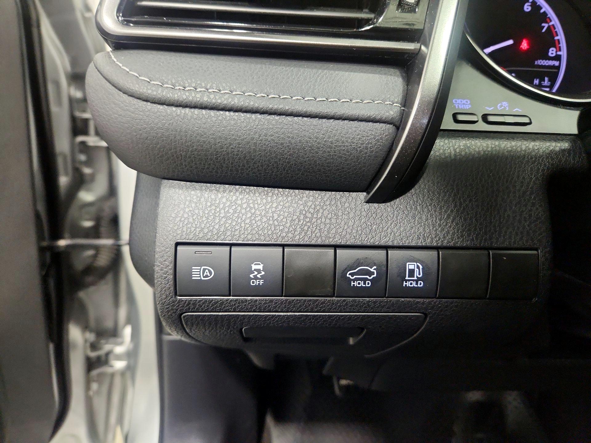 Thumbnail: 2022 Toyota Camry - 13