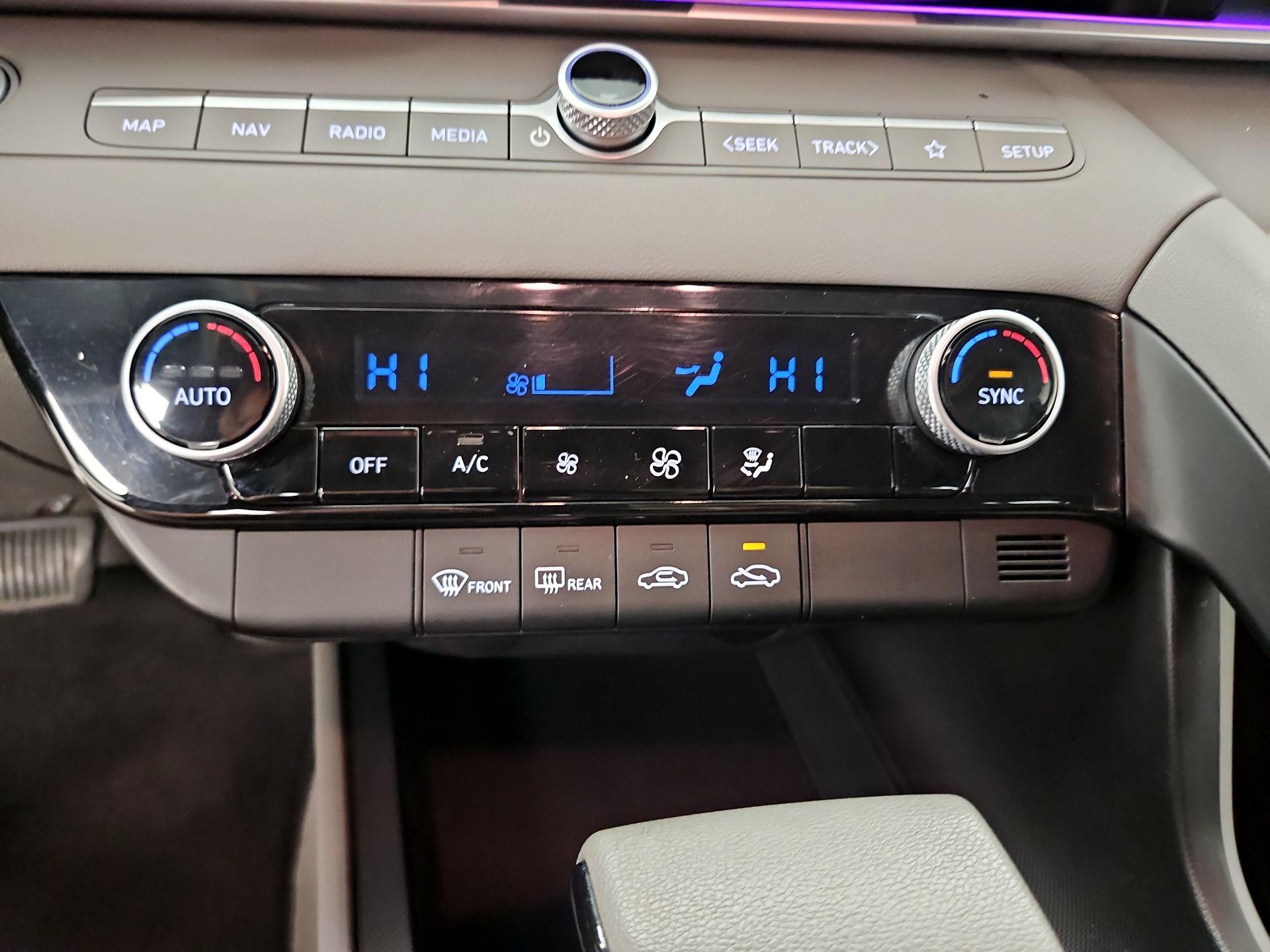 Thumbnail: 2024 Hyundai Elantra - 17