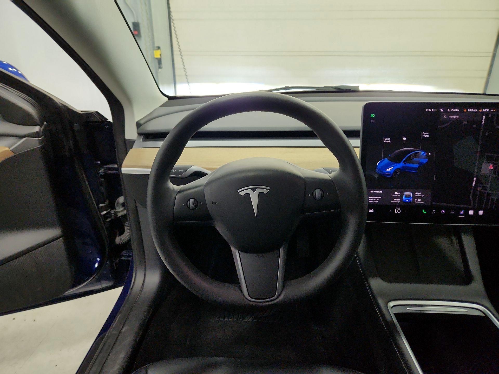 Thumbnail: 2023 Tesla Model 3 - 10