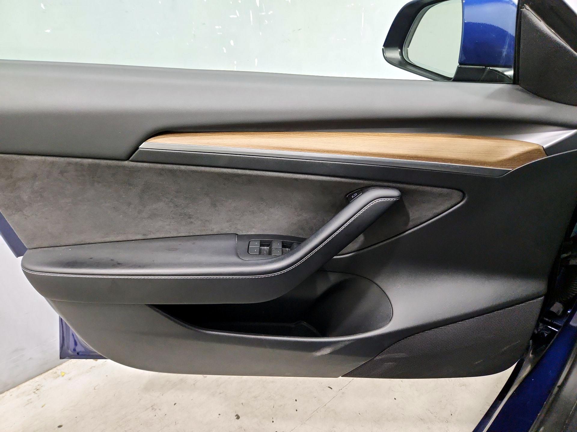 Thumbnail: 2023 Tesla Model 3 - 12