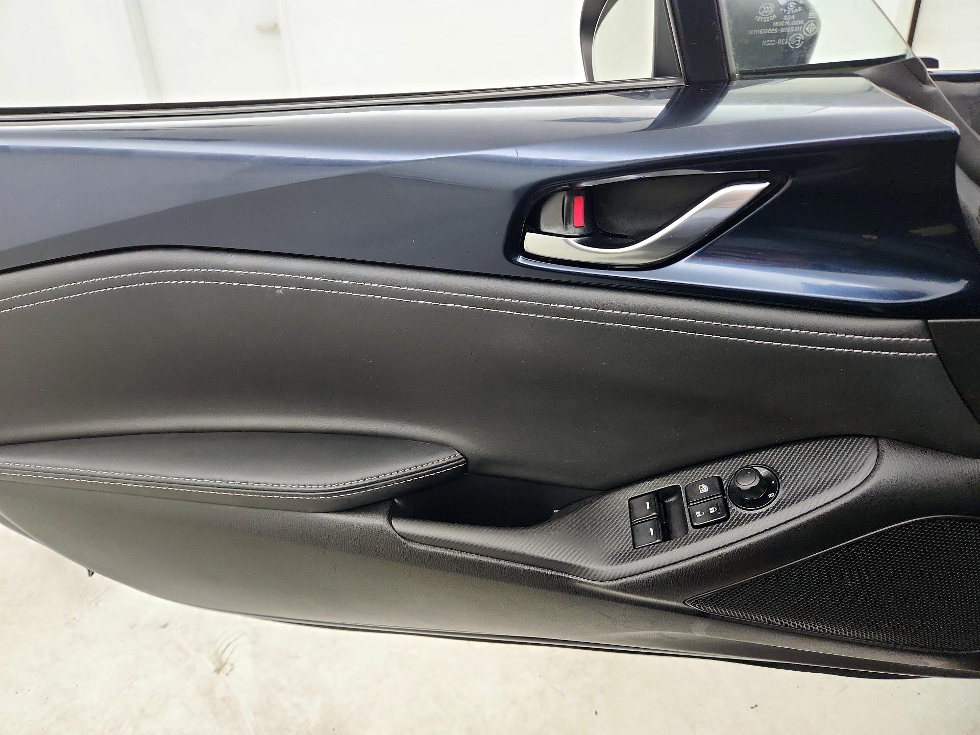 Thumbnail: 2021 Mazda MX-5 Miata - 12