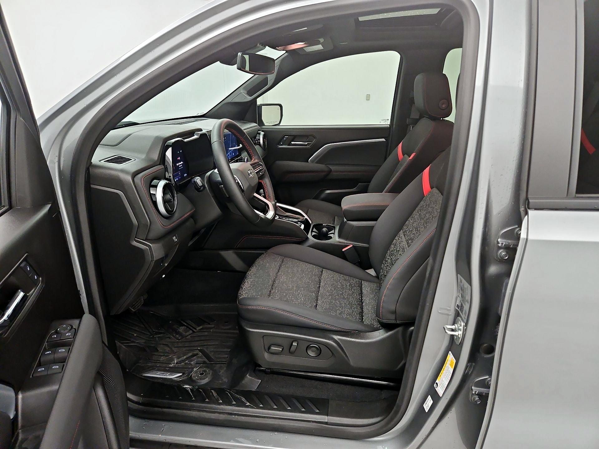 Thumbnail: 2024 Chevrolet Colorado - 11