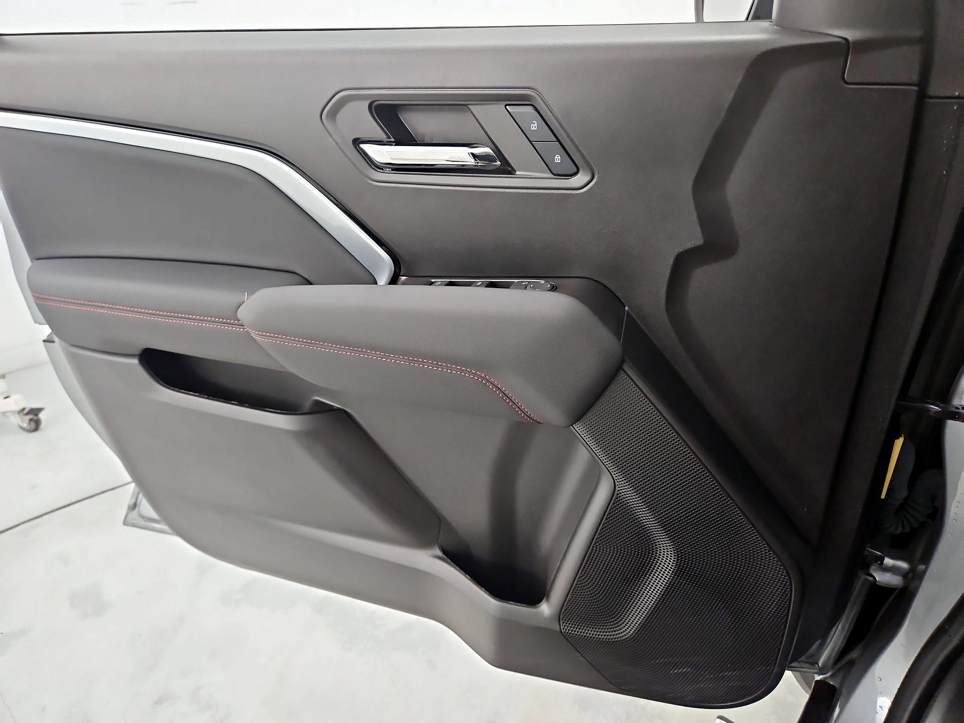 Thumbnail: 2024 Chevrolet Colorado - 12