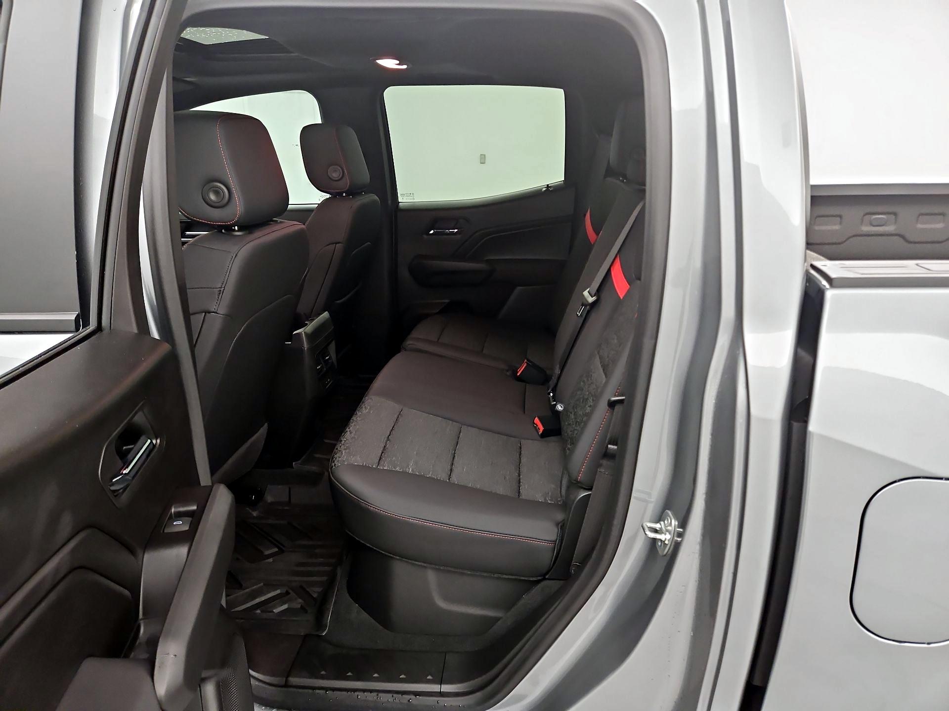 Thumbnail: 2024 Chevrolet Colorado - 20