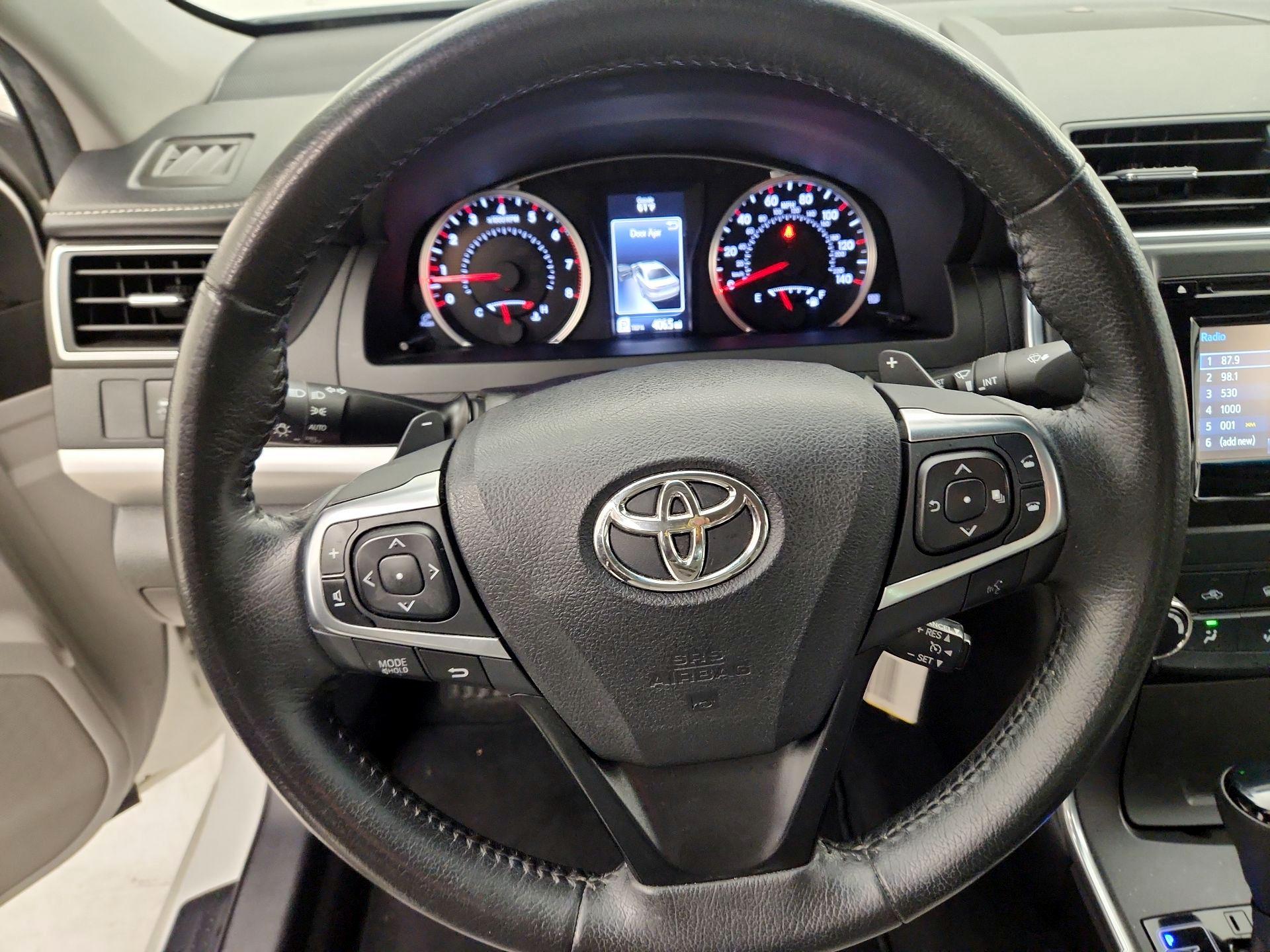 Thumbnail: 2015 Toyota Camry - 10