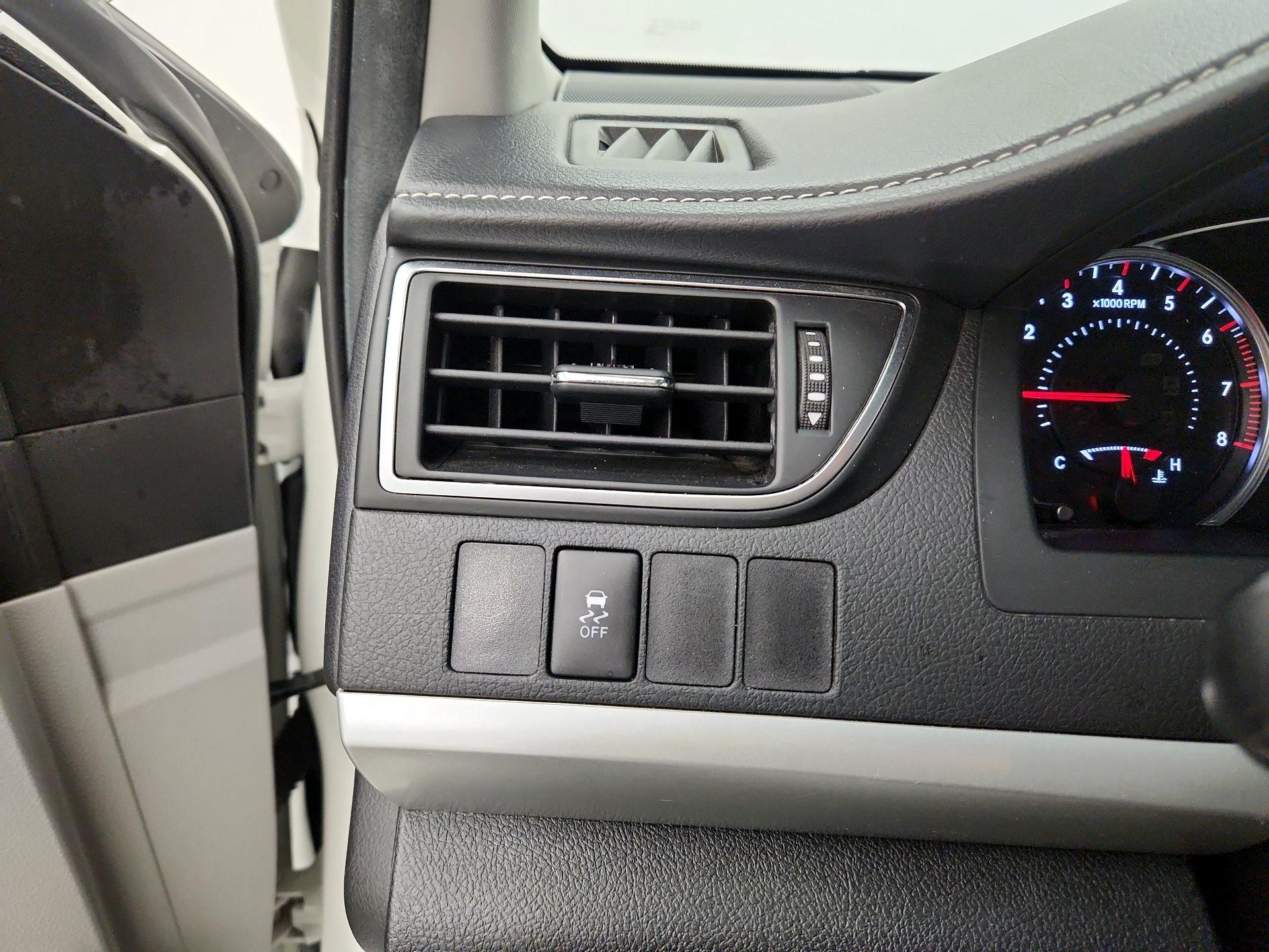 Thumbnail: 2015 Toyota Camry - 13