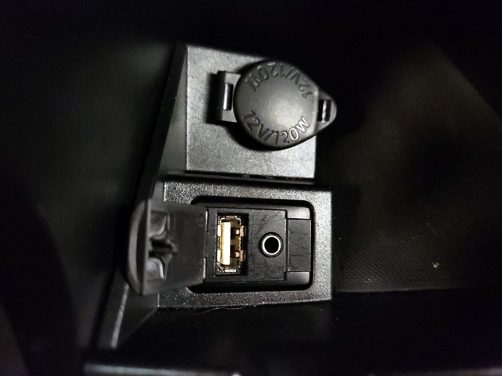 Thumbnail: 2015 Toyota Camry - 18