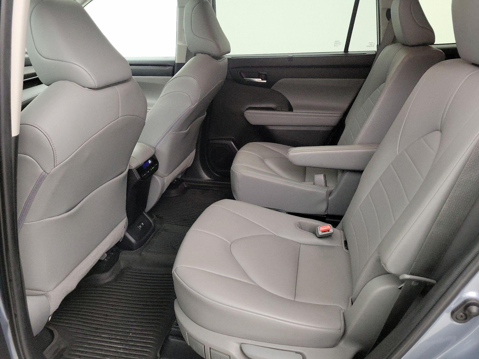 Thumbnail: 2020 Toyota Highlander - 20