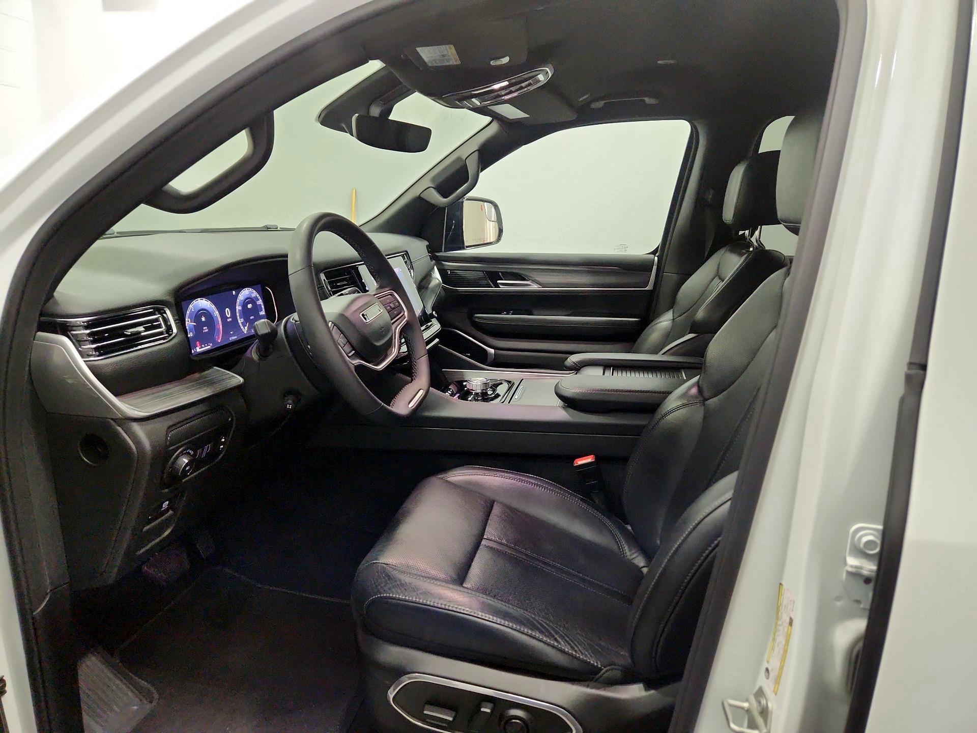 Thumbnail: 2024 Jeep Wagoneer - 11