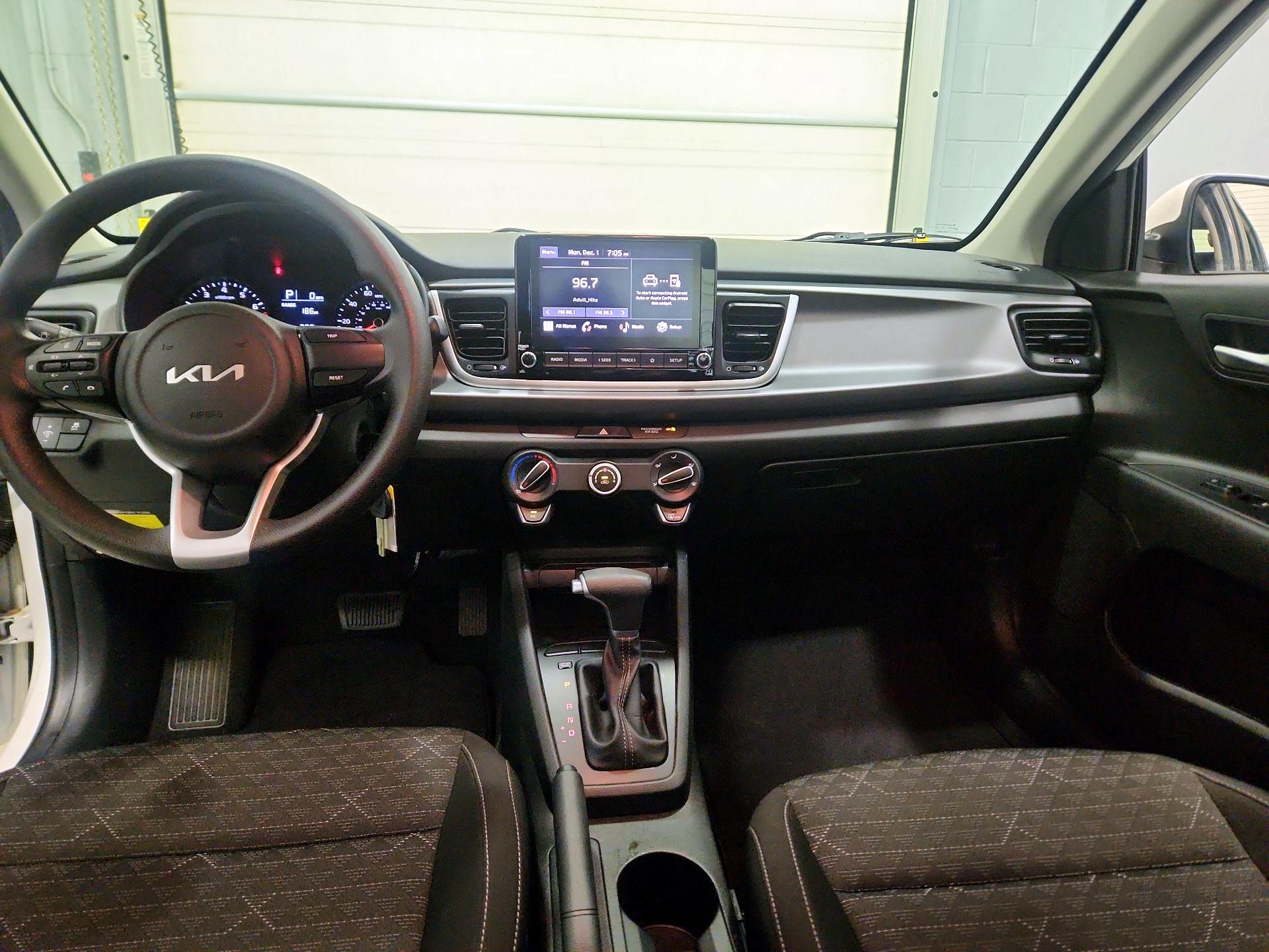 Thumbnail: 2023 Kia Rio - 9