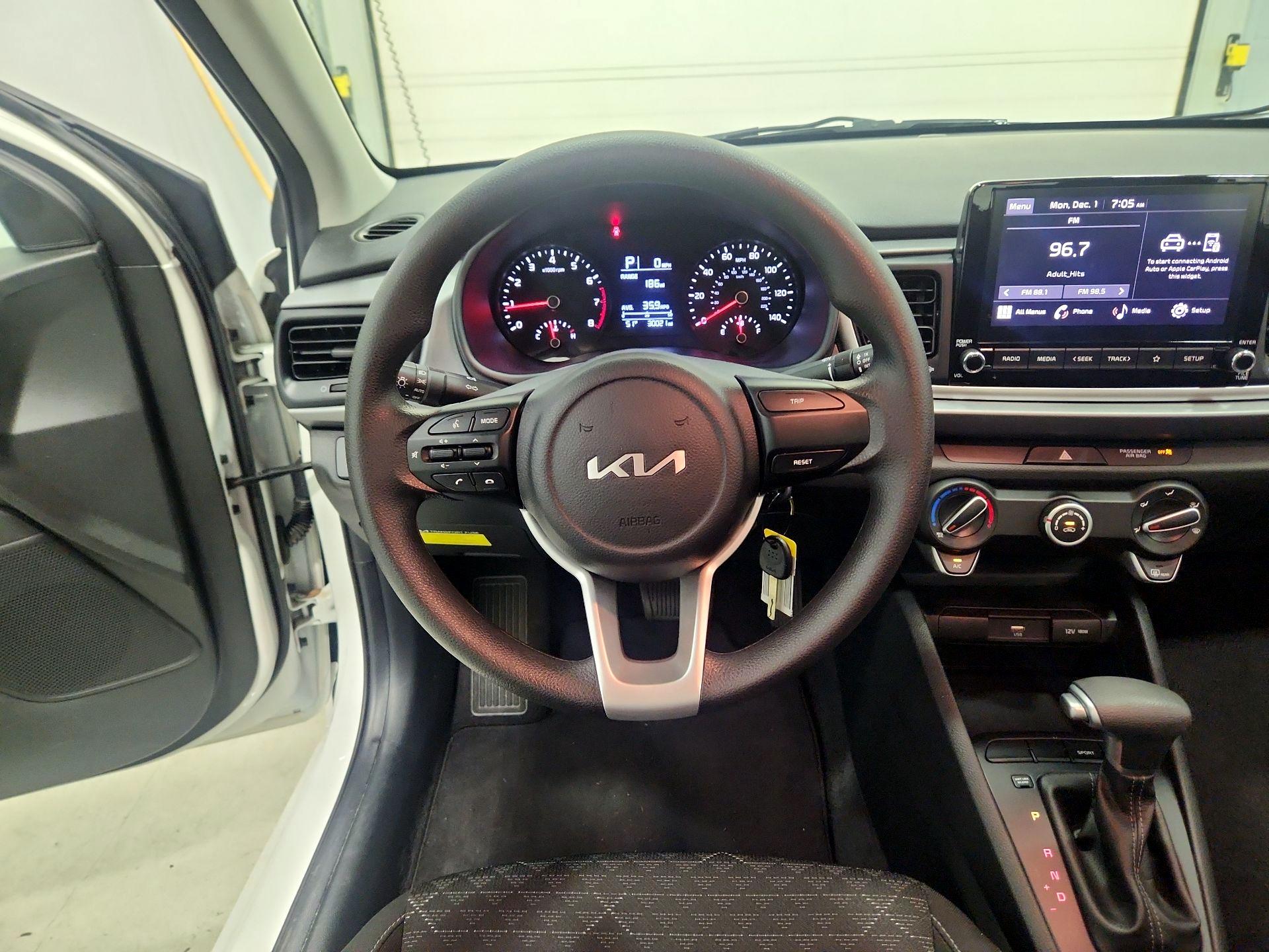 Thumbnail: 2023 Kia Rio - 10