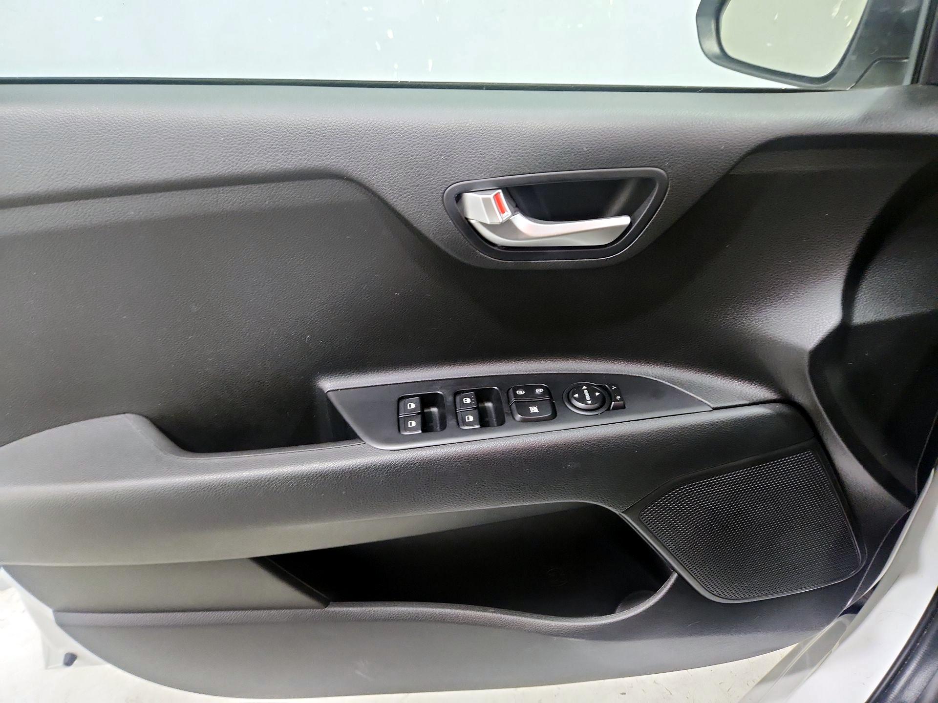 Thumbnail: 2023 Kia Rio - 12