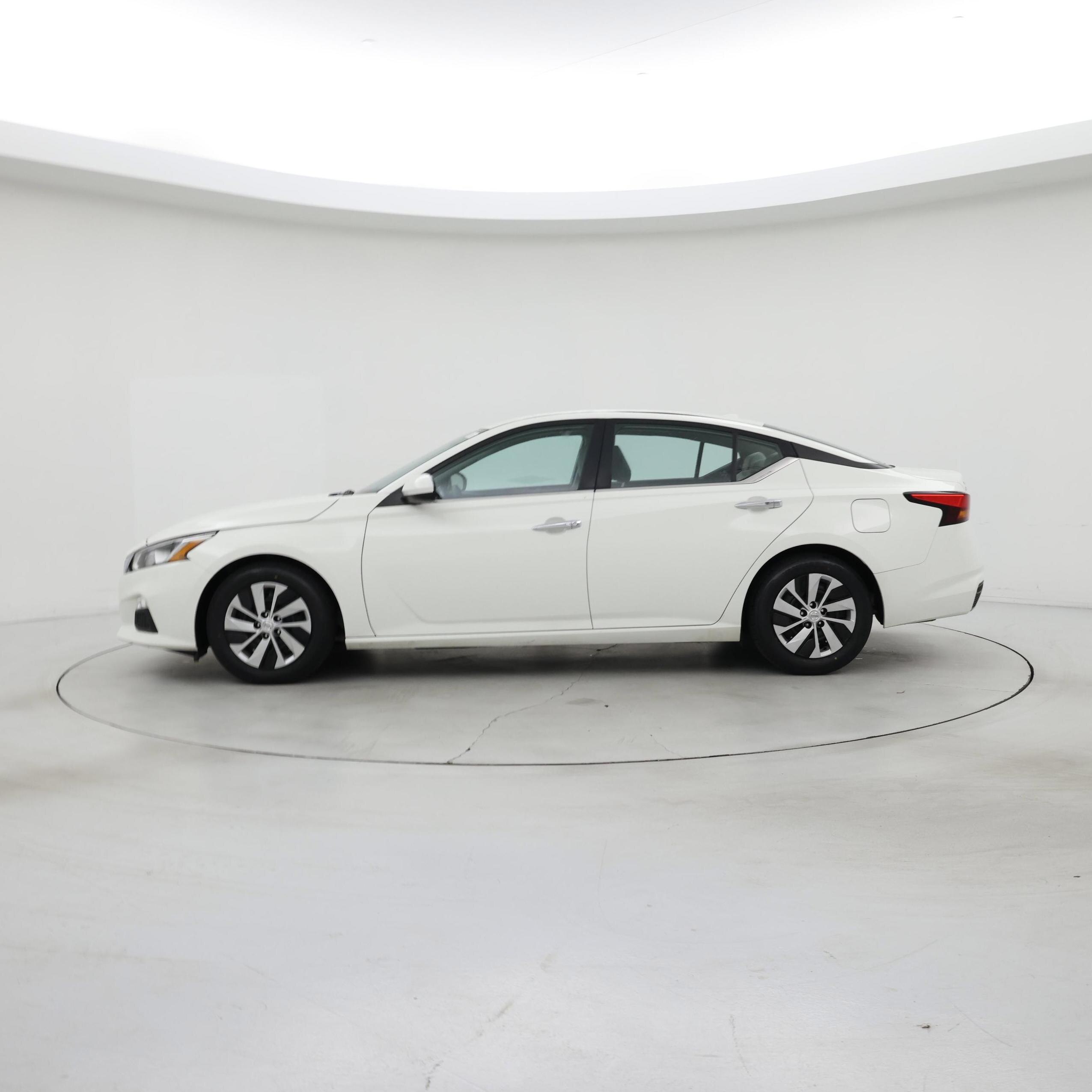 Thumbnail: 2020 Nissan Altima - 3