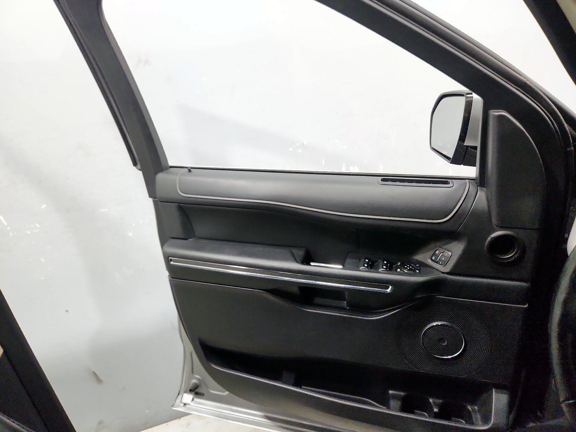 Thumbnail: 2023 Ford Expedition - 12