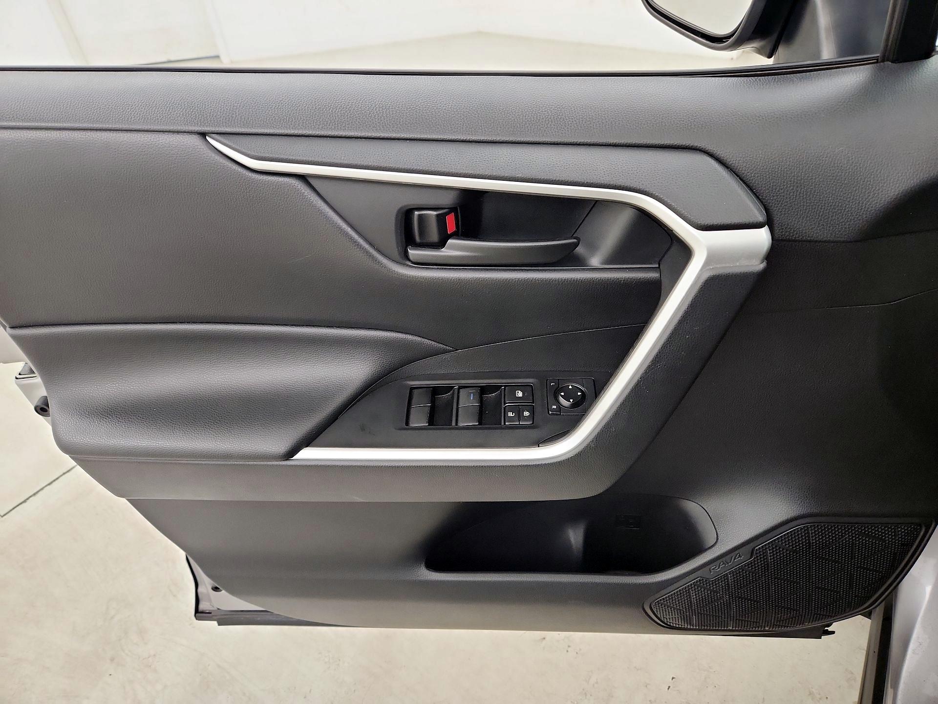 Thumbnail: 2021 Toyota RAV4 - 12