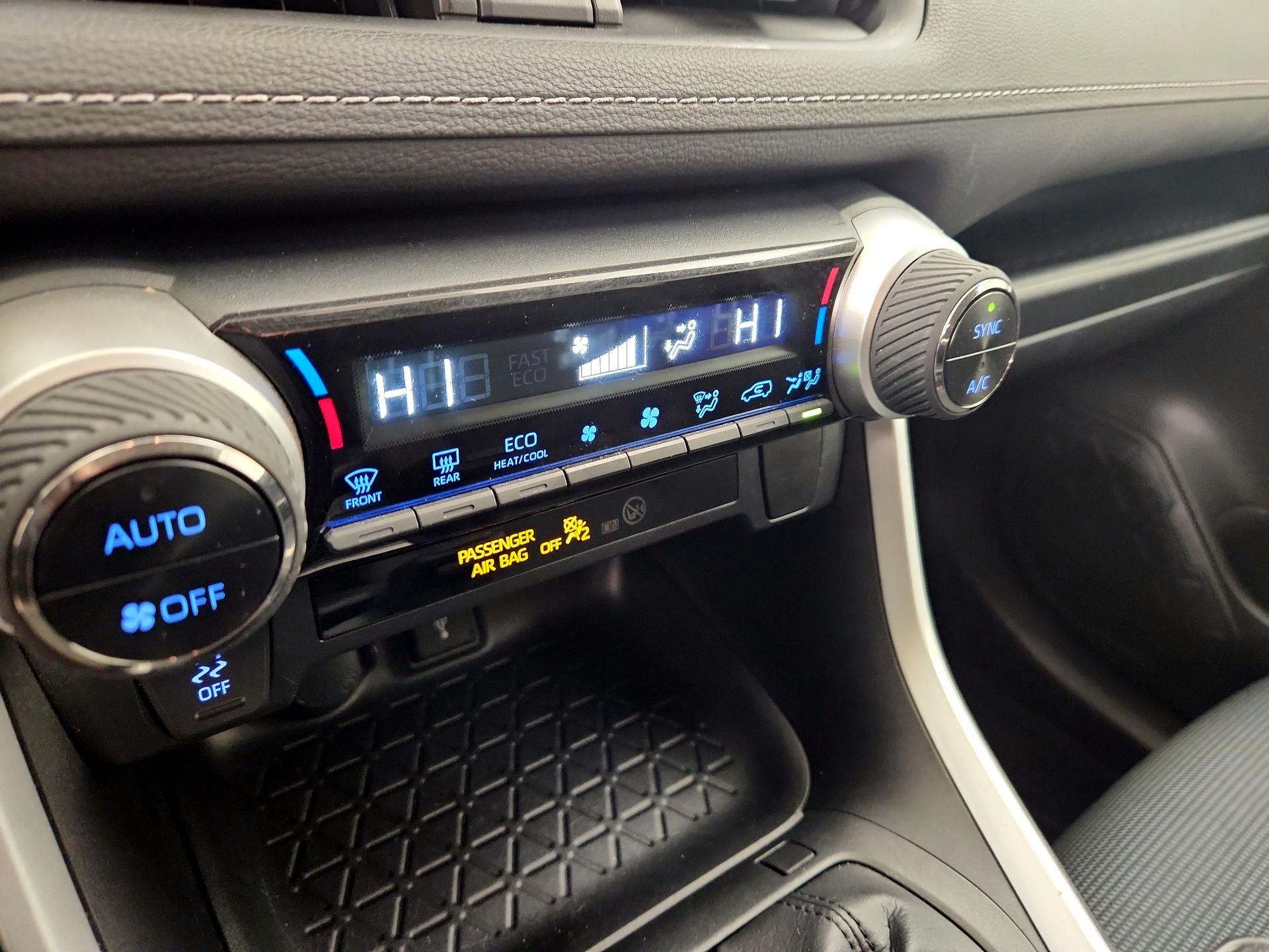 Thumbnail: 2021 Toyota RAV4 - 16