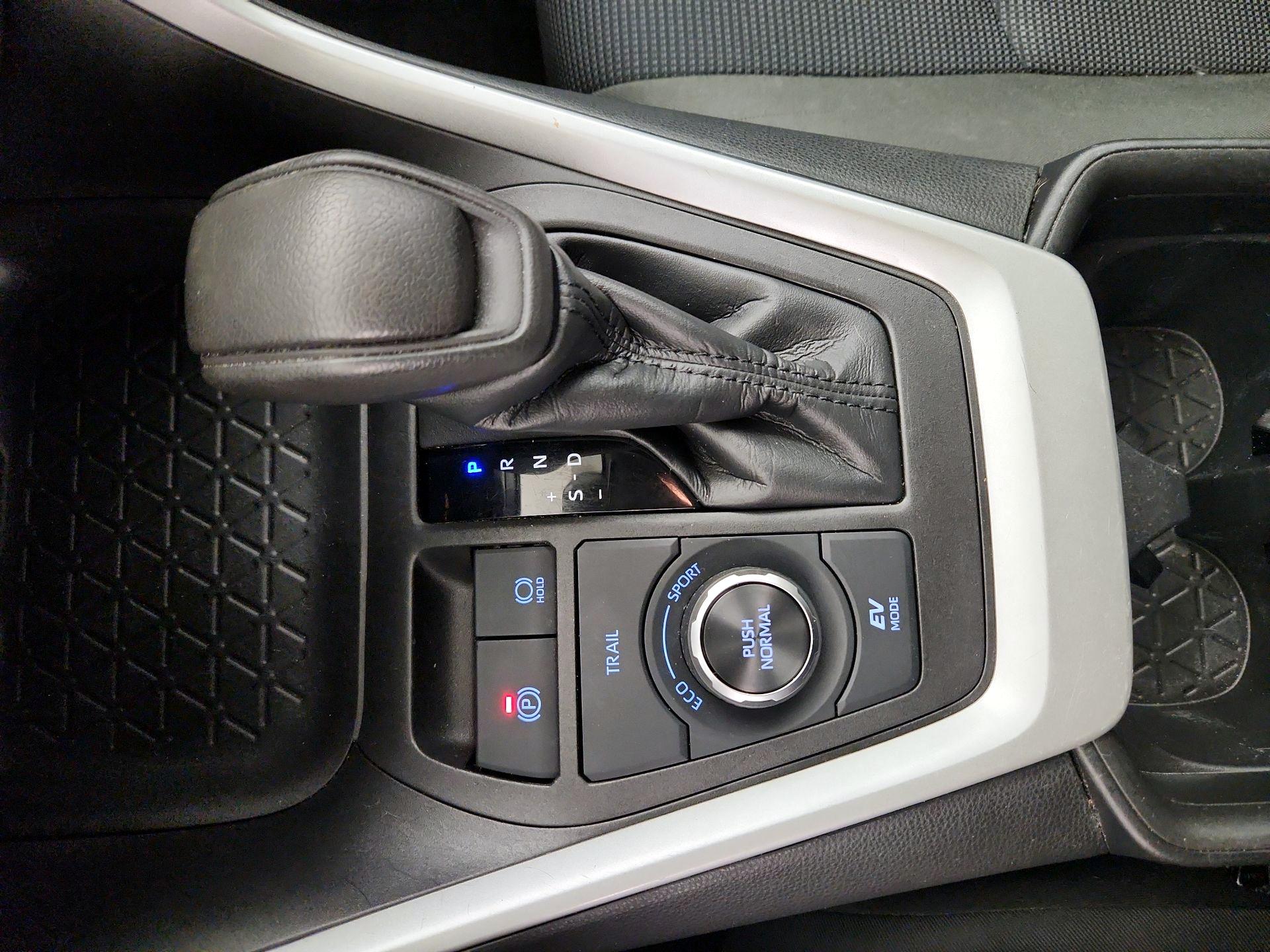 Thumbnail: 2021 Toyota RAV4 - 17