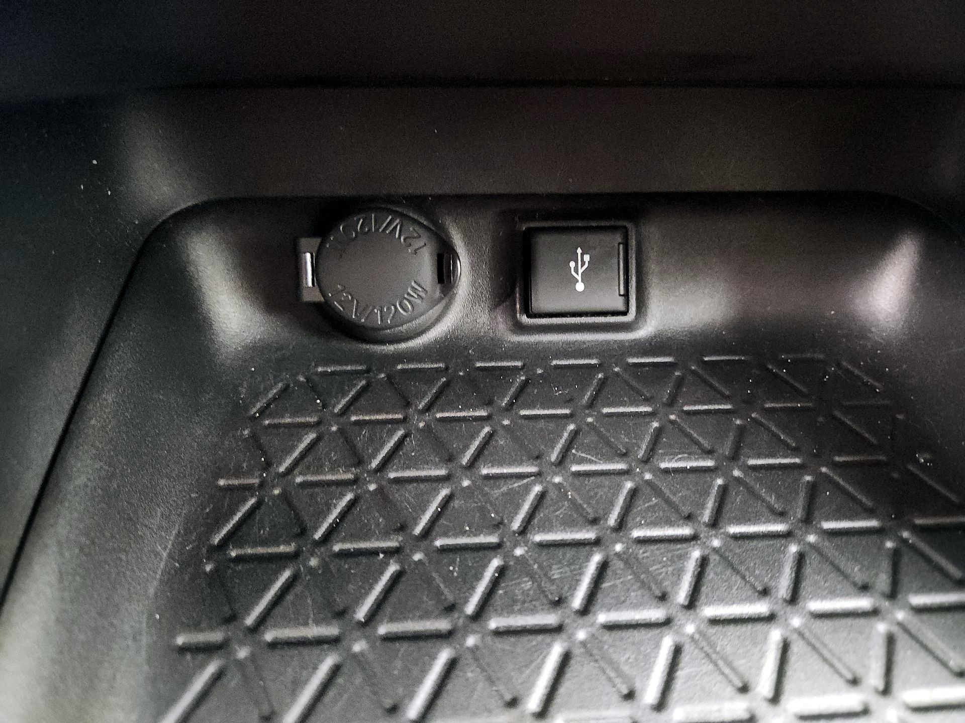 Thumbnail: 2021 Toyota RAV4 - 18