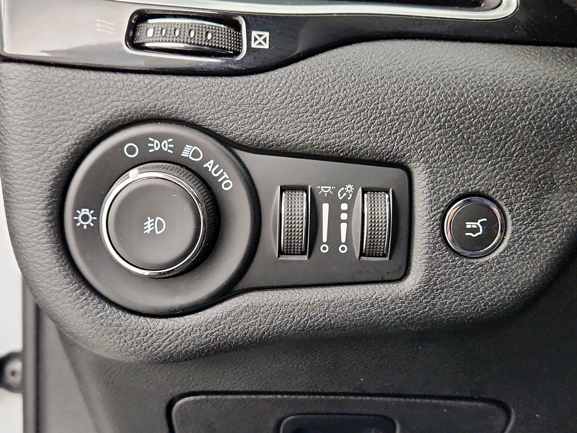 Thumbnail: 2023 Jeep Cherokee - 13