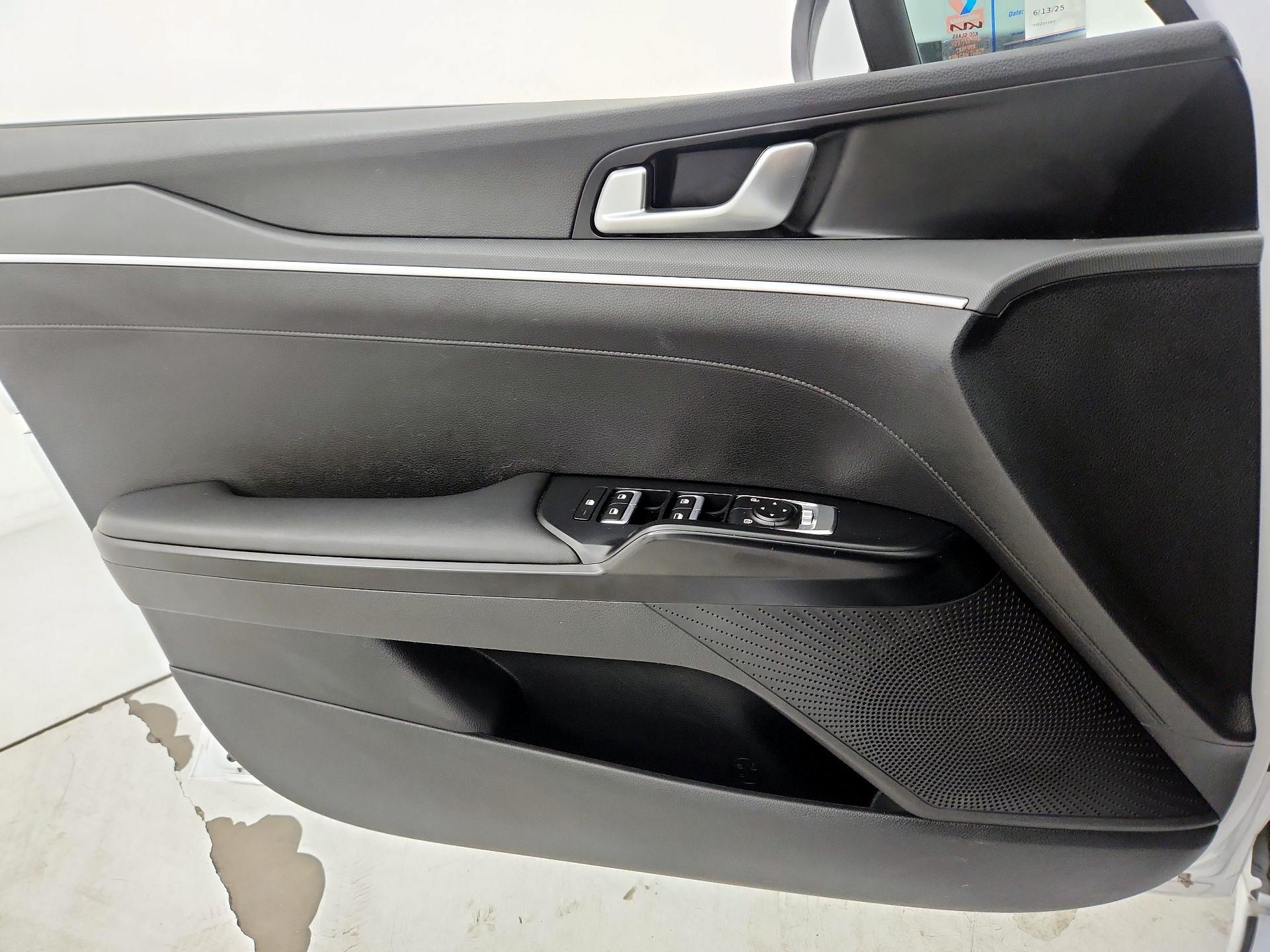 Thumbnail: 2023 Kia K5 - 12