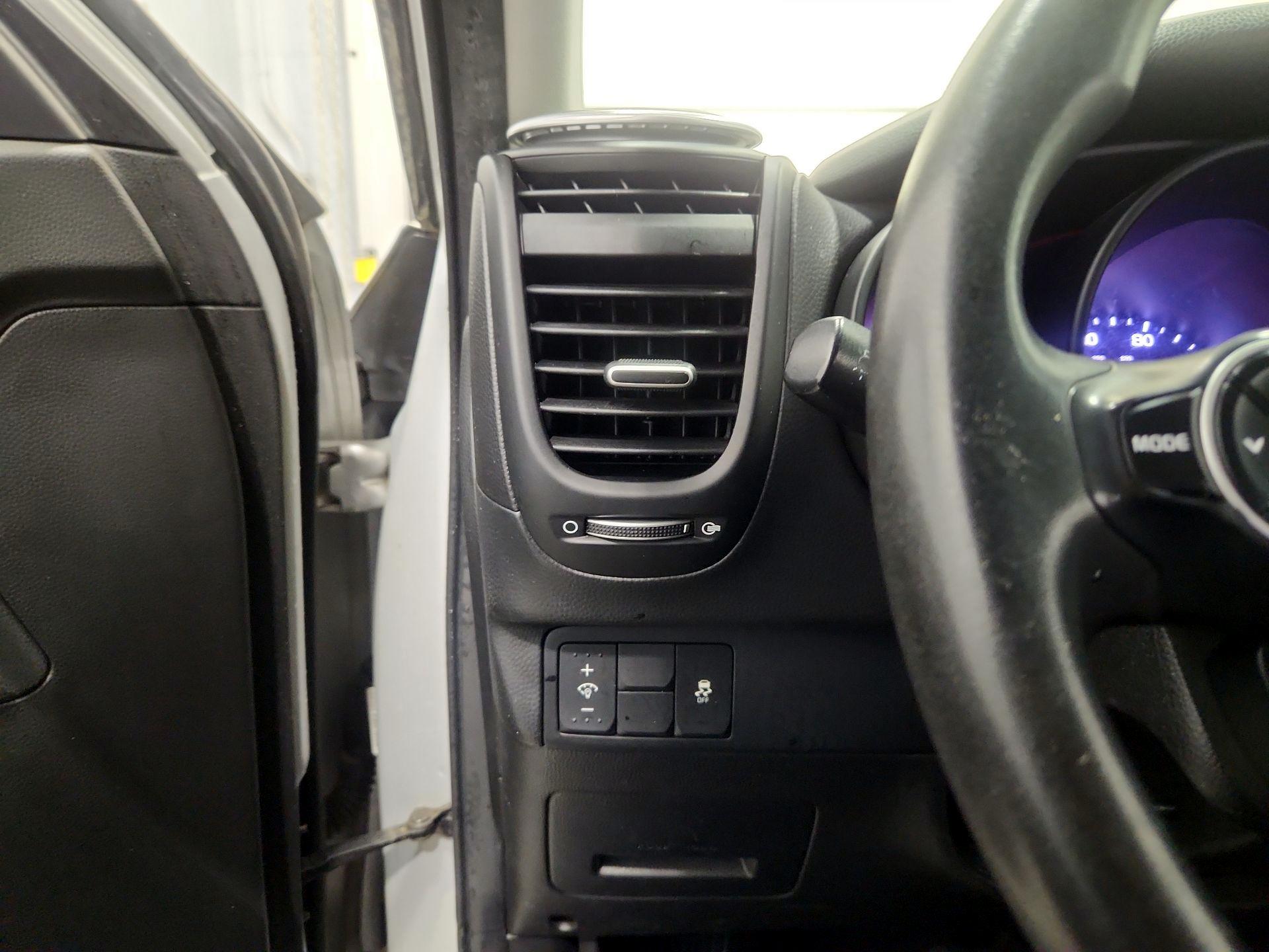 Thumbnail: 2016 Kia Soul - 13