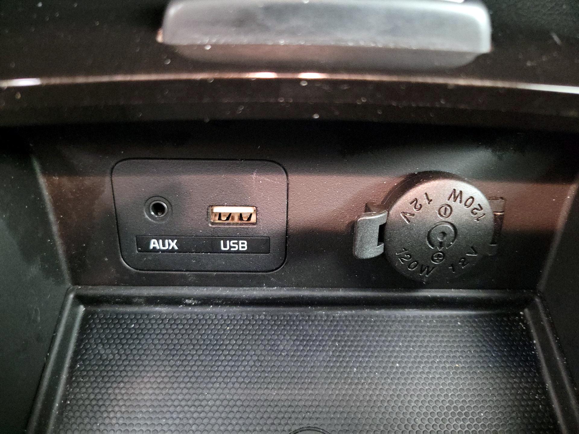 Thumbnail: 2016 Kia Cadenza - 19