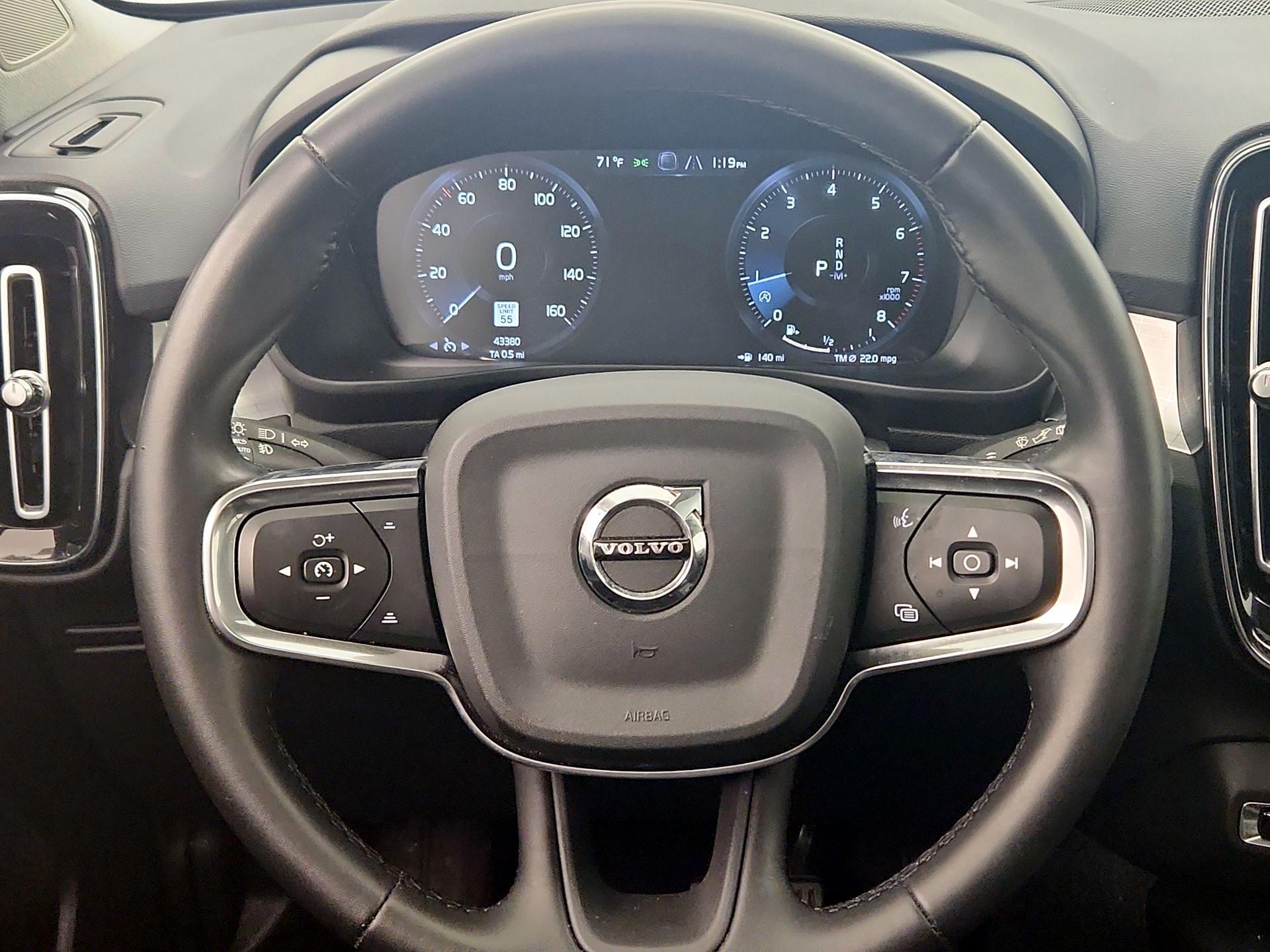 Thumbnail: 2022 Volvo XC40 - 10