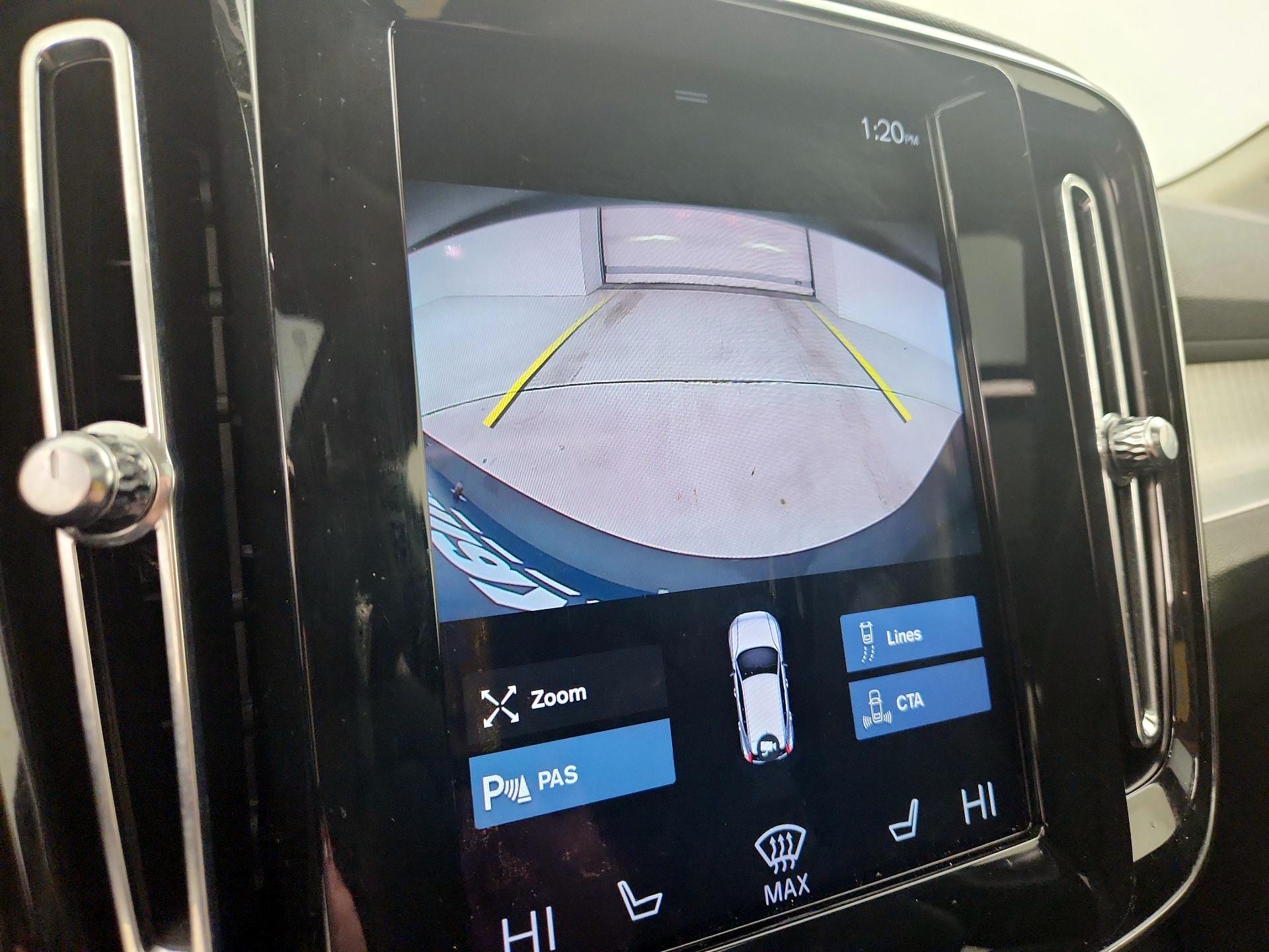 Thumbnail: 2022 Volvo XC40 - 15