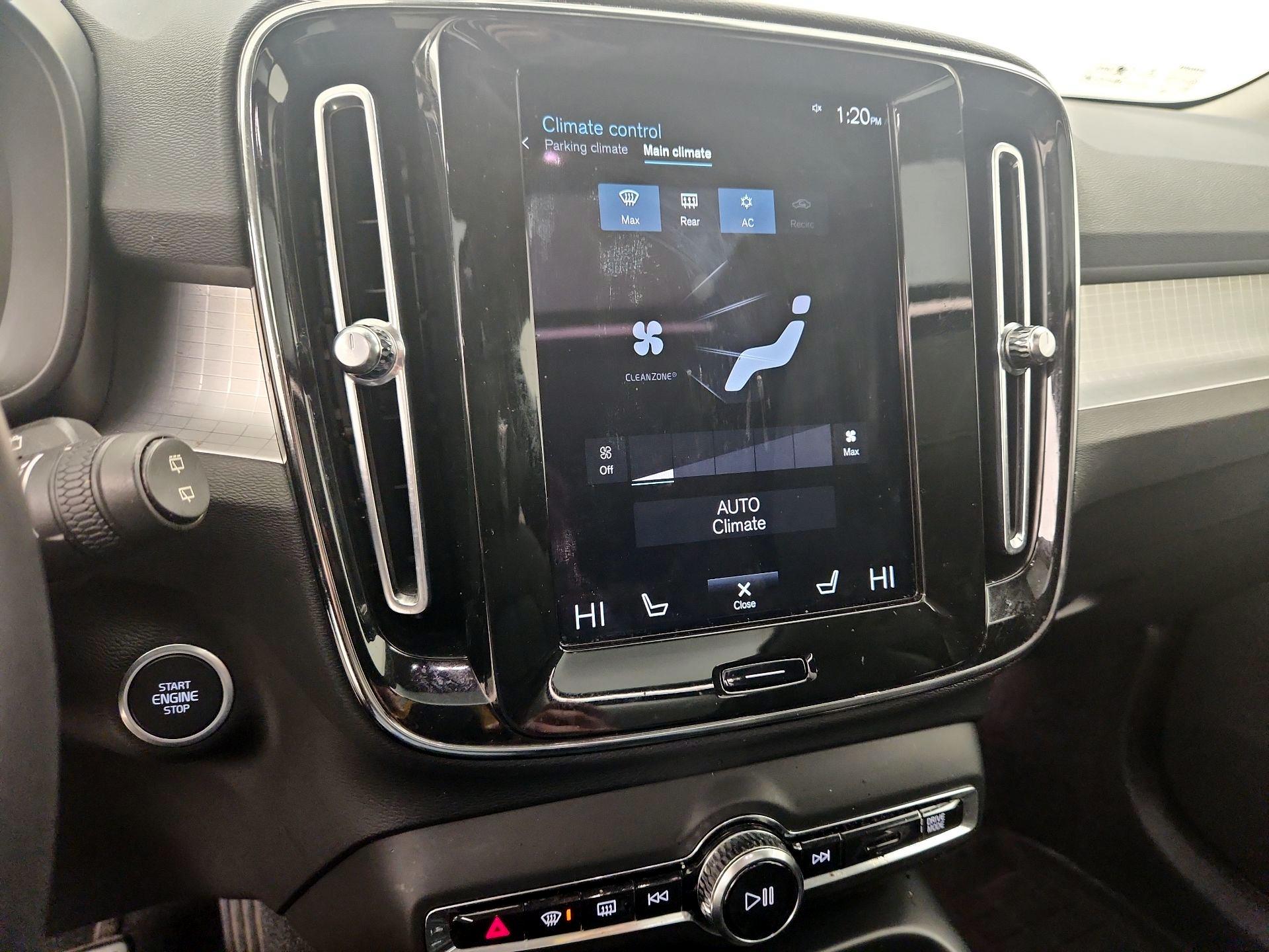 Thumbnail: 2022 Volvo XC40 - 17