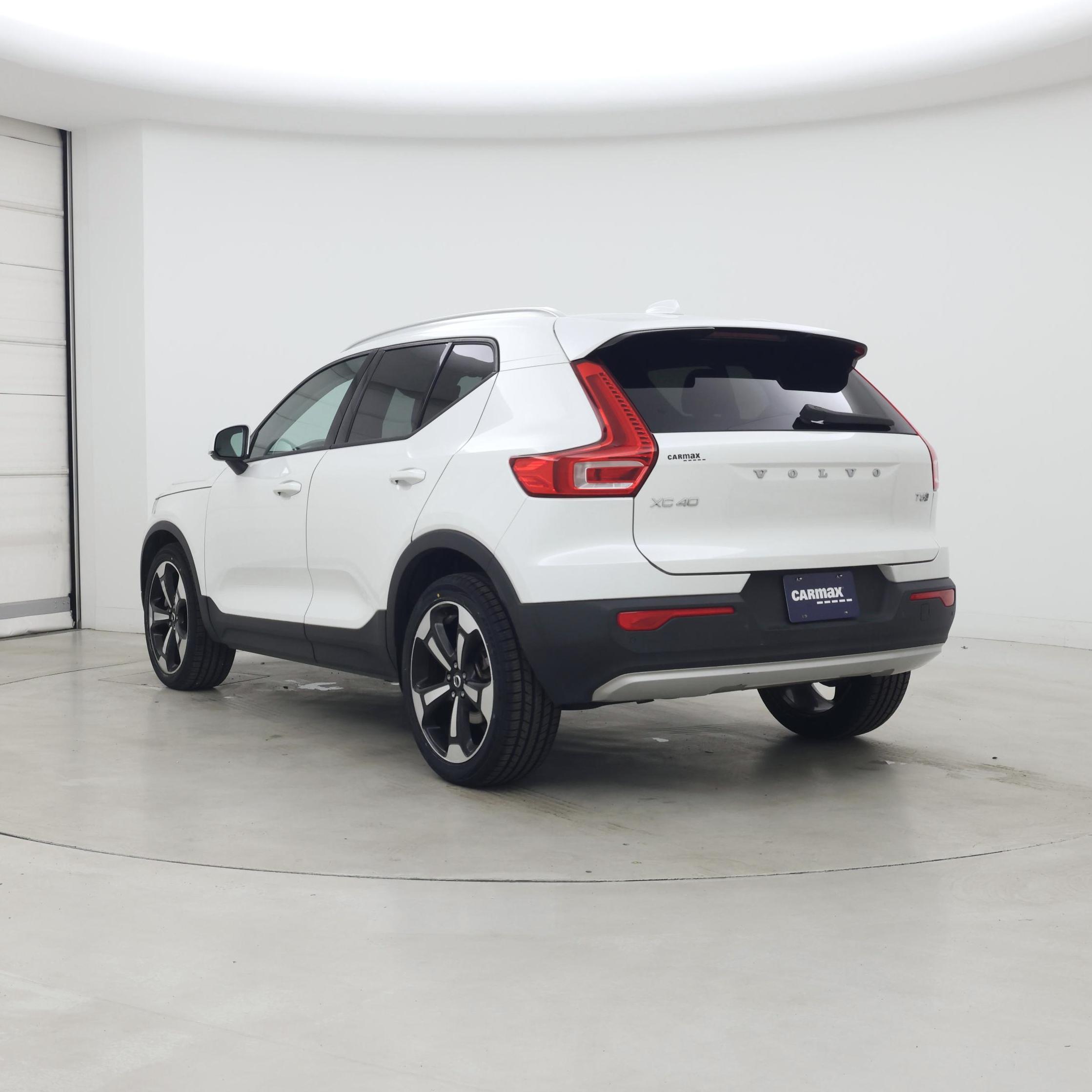 Thumbnail: 2022 Volvo XC40 - 2